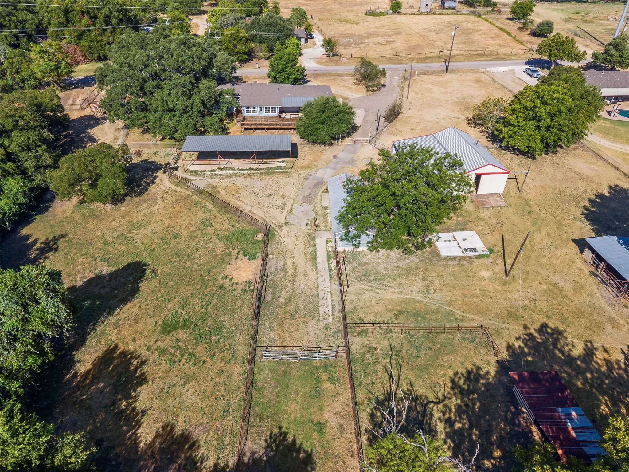 Single Family Residence For Sale in Mc Lennan County , 1305 S Old Temple Road, Lorena, Texas 76655, 3 Bedroom, 2 Bathroom, 2 Garage spaces, 1,668 Sqft, built in 1959, mls#21331346, Real Estate Agent in Lorena, Homes For Sale in Mc Lennan county, Homes For Sale in Lorena, Realtor in Lorena Texas, Real Estate Brokerage Independent Realty Texas, Luminita Cordes Realtor