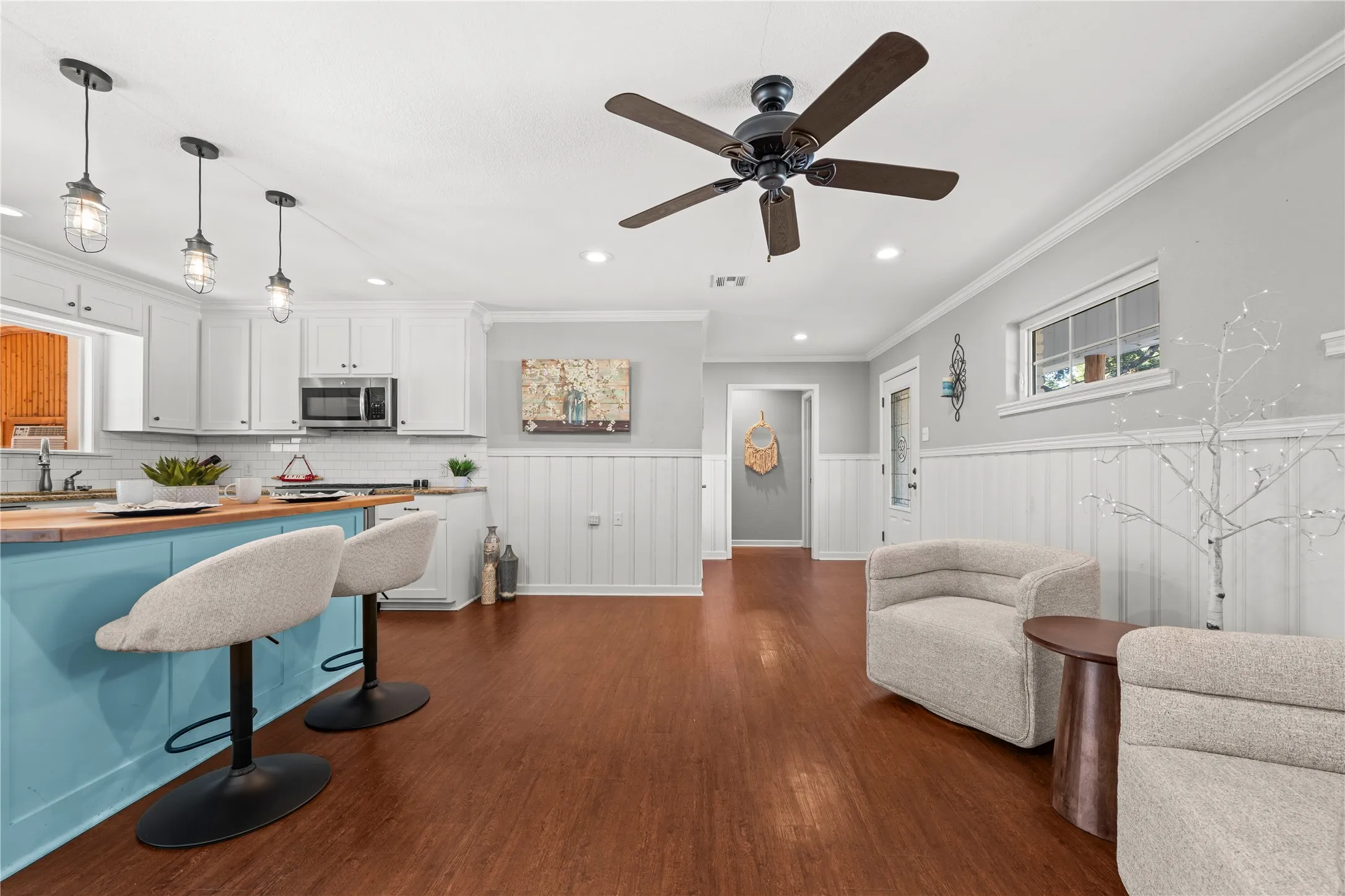Single Family Residence For Sale in Mc Lennan County , 1305 S Old Temple Road, Lorena, Texas 76655, 3 Bedroom, 2 Bathroom, 2 Garage spaces, 1,668 Sqft, built in 1959, mls#21331346, Real Estate Agent in Lorena, Homes For Sale in Mc Lennan county, Homes For Sale in Lorena, Realtor in Lorena Texas, Real Estate Brokerage Independent Realty Texas, Luminita Cordes Realtor