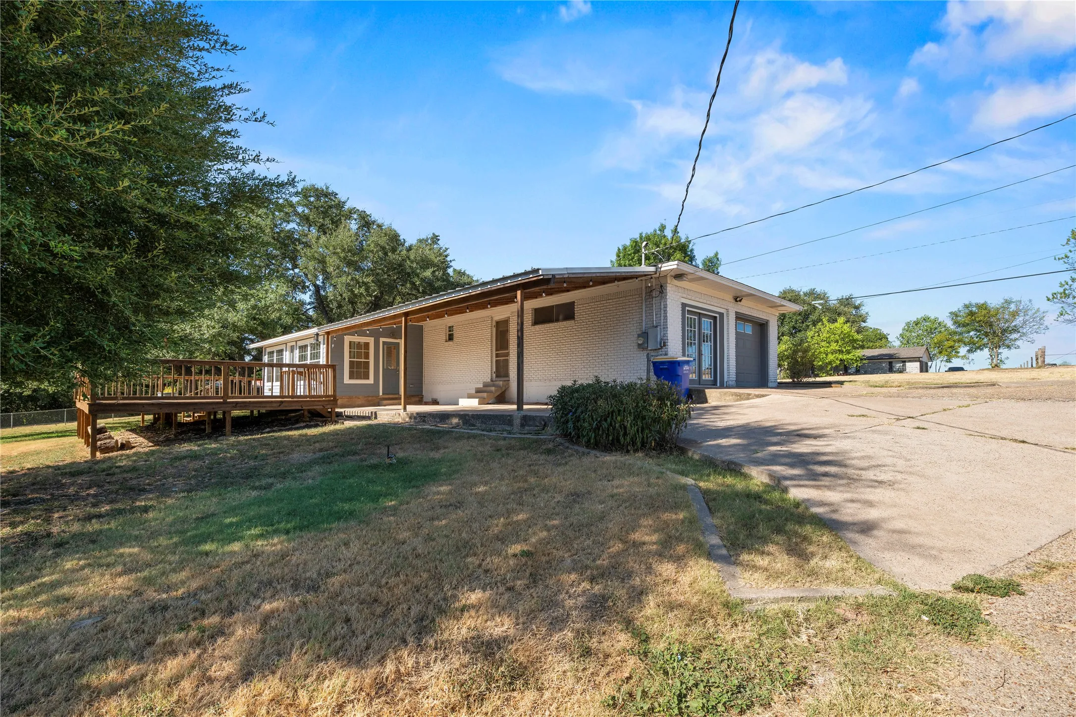 Single Family Residence For Sale in Mc Lennan County , 1305 S Old Temple Road, Lorena, Texas 76655, 3 Bedroom, 2 Bathroom, 2 Garage spaces, 1,668 Sqft, built in 1959, mls#21331346, Real Estate Agent in Lorena, Homes For Sale in Mc Lennan county, Homes For Sale in Lorena, Realtor in Lorena Texas, Real Estate Brokerage Independent Realty Texas, Luminita Cordes Realtor