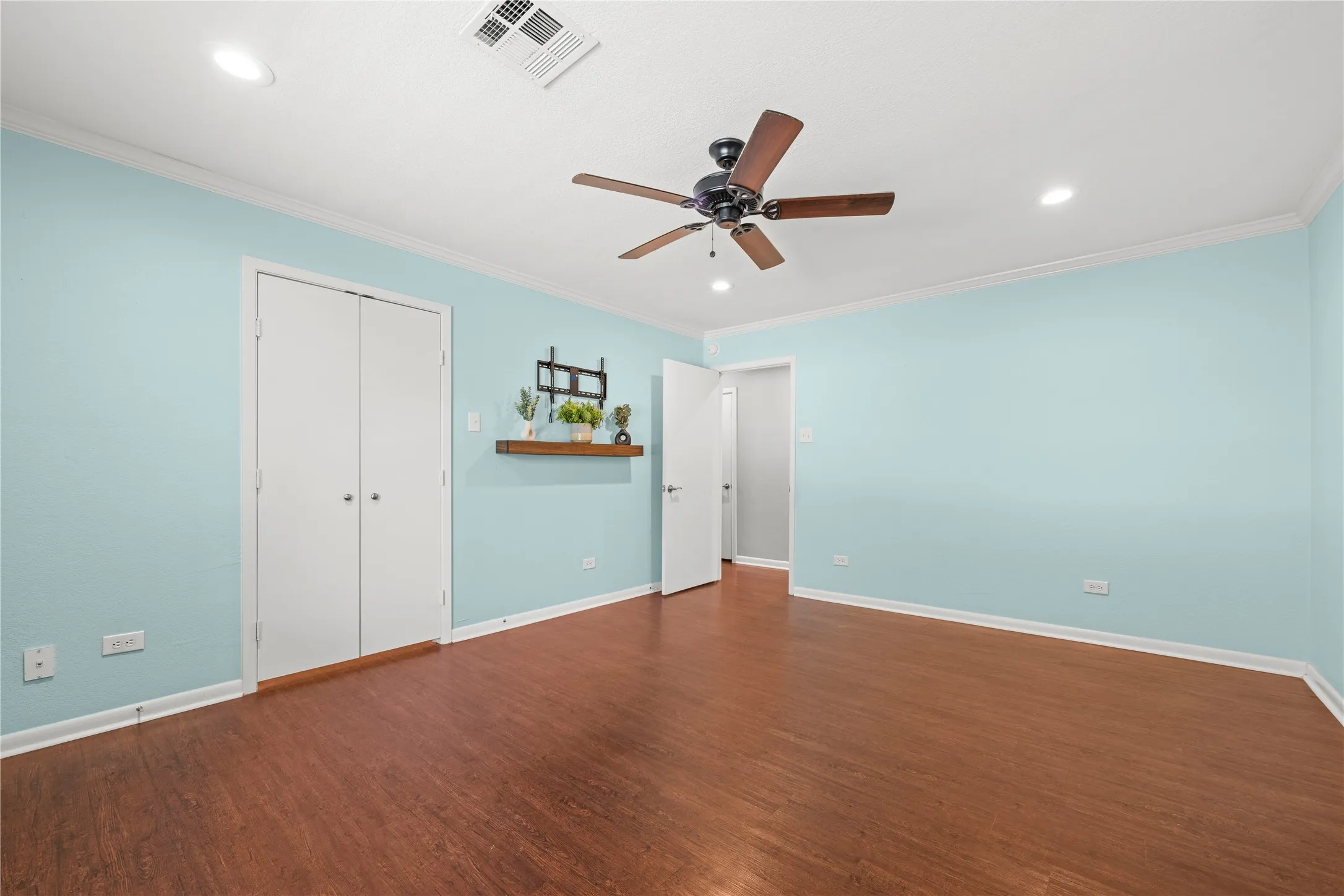 Single Family Residence For Sale in Mc Lennan County , 1305 S Old Temple Road, Lorena, Texas 76655, 3 Bedroom, 2 Bathroom, 2 Garage spaces, 1,668 Sqft, built in 1959, mls#21331346, Real Estate Agent in Lorena, Homes For Sale in Mc Lennan county, Homes For Sale in Lorena, Realtor in Lorena Texas, Real Estate Brokerage Independent Realty Texas, Luminita Cordes Realtor