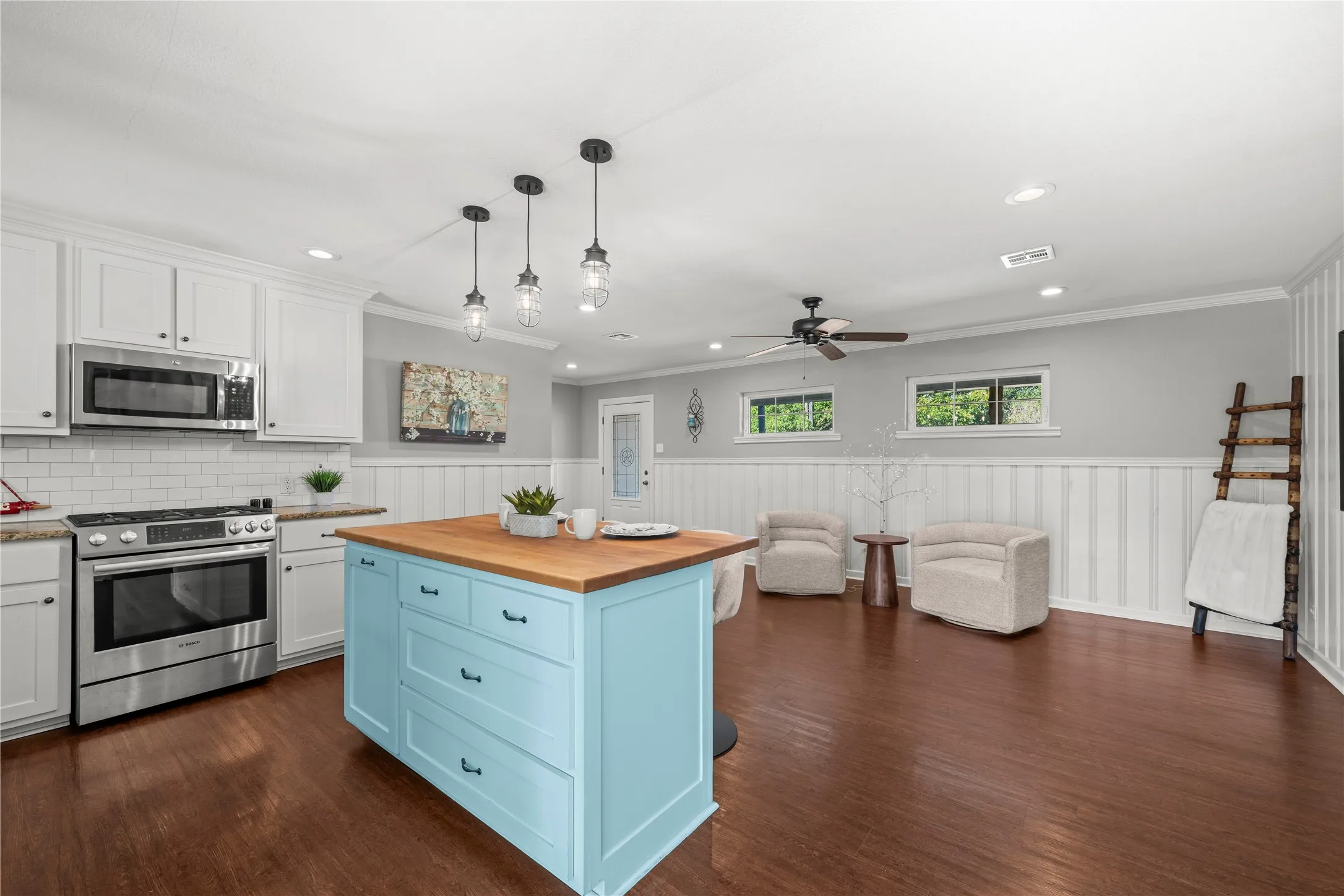 Single Family Residence For Sale in Mc Lennan County , 1305 S Old Temple Road, Lorena, Texas 76655, 3 Bedroom, 2 Bathroom, 2 Garage spaces, 1,668 Sqft, built in 1959, mls#21331346, Real Estate Agent in Lorena, Homes For Sale in Mc Lennan county, Homes For Sale in Lorena, Realtor in Lorena Texas, Real Estate Brokerage Independent Realty Texas, Luminita Cordes Realtor