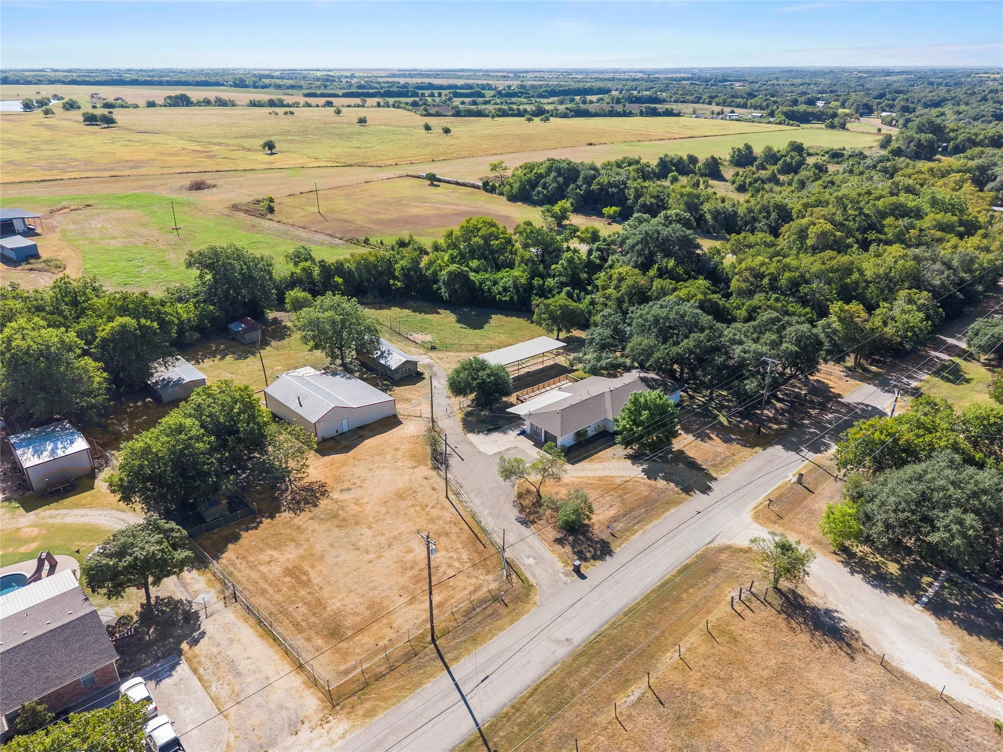 Single Family Residence For Sale in Mc Lennan County , 1305 S Old Temple Road, Lorena, Texas 76655, 3 Bedroom, 2 Bathroom, 2 Garage spaces, 1,668 Sqft, built in 1959, mls#21331346, Real Estate Agent in Lorena, Homes For Sale in Mc Lennan county, Homes For Sale in Lorena, Realtor in Lorena Texas, Real Estate Brokerage Independent Realty Texas, Luminita Cordes Realtor