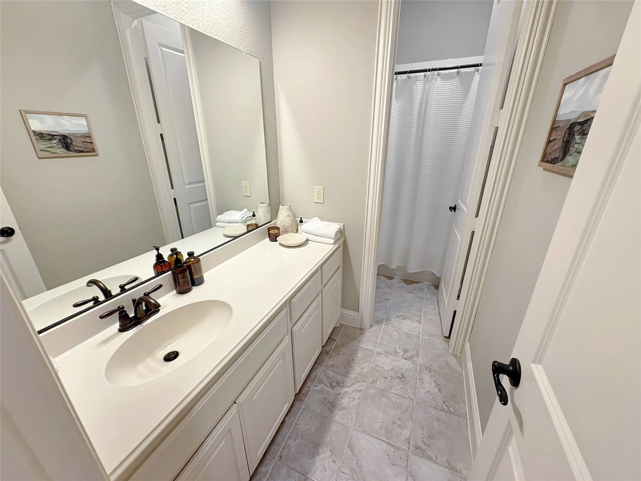 Single Family Residence For Sale in Denton County , 2251 Kennedy Drive, Frisco, Texas 75034, 3 Bedroom, 3 Bathroom, 2 Garage spaces, 2,356 Sqft, built in 2014, mls#21330312, Real Estate Agent in Frisco, Homes For Sale in Denton county, Homes For Sale in Frisco, Realtor in Frisco Texas, Real Estate Brokerage Independent Realty Texas, Luminita Cordes Realtor