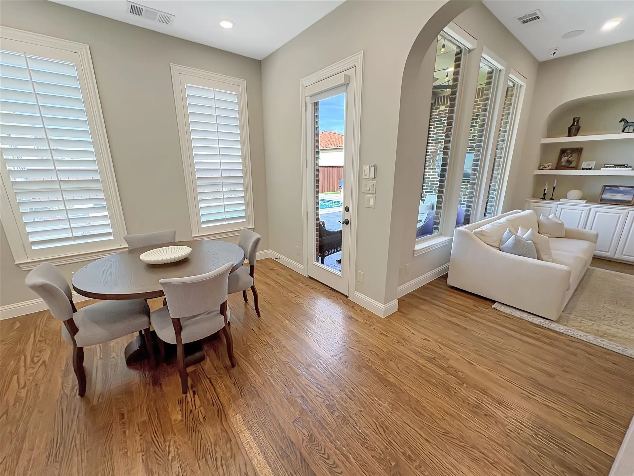 Single Family Residence For Sale in Denton County , 2251 Kennedy Drive, Frisco, Texas 75034, 3 Bedroom, 3 Bathroom, 2 Garage spaces, 2,356 Sqft, built in 2014, mls#21330312, Real Estate Agent in Frisco, Homes For Sale in Denton county, Homes For Sale in Frisco, Realtor in Frisco Texas, Real Estate Brokerage Independent Realty Texas, Luminita Cordes Realtor