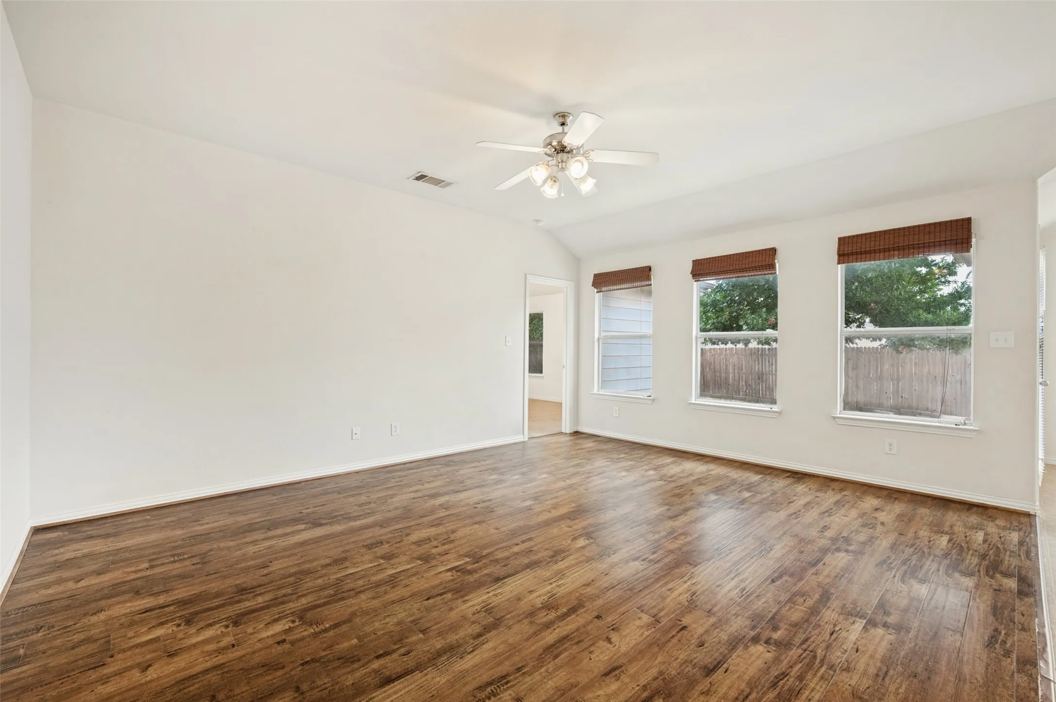 Single Family Residence For Rent in Collin County , 5005 Ridge Run Drive, Mc Kinney, Texas 75071, 3 Bedroom, 2 Bathroom, 2 Garage spaces, 1,529 Sqft, built in 2008, mls#21331324, Real Estate Agent in Mc Kinney, Homes For Rent in Collin county, Homes For Rent in Mc Kinney, Realtor in Mc Kinney Texas, Real Estate Brokerage Independent Realty Texas, Luminita Cordes Realtor