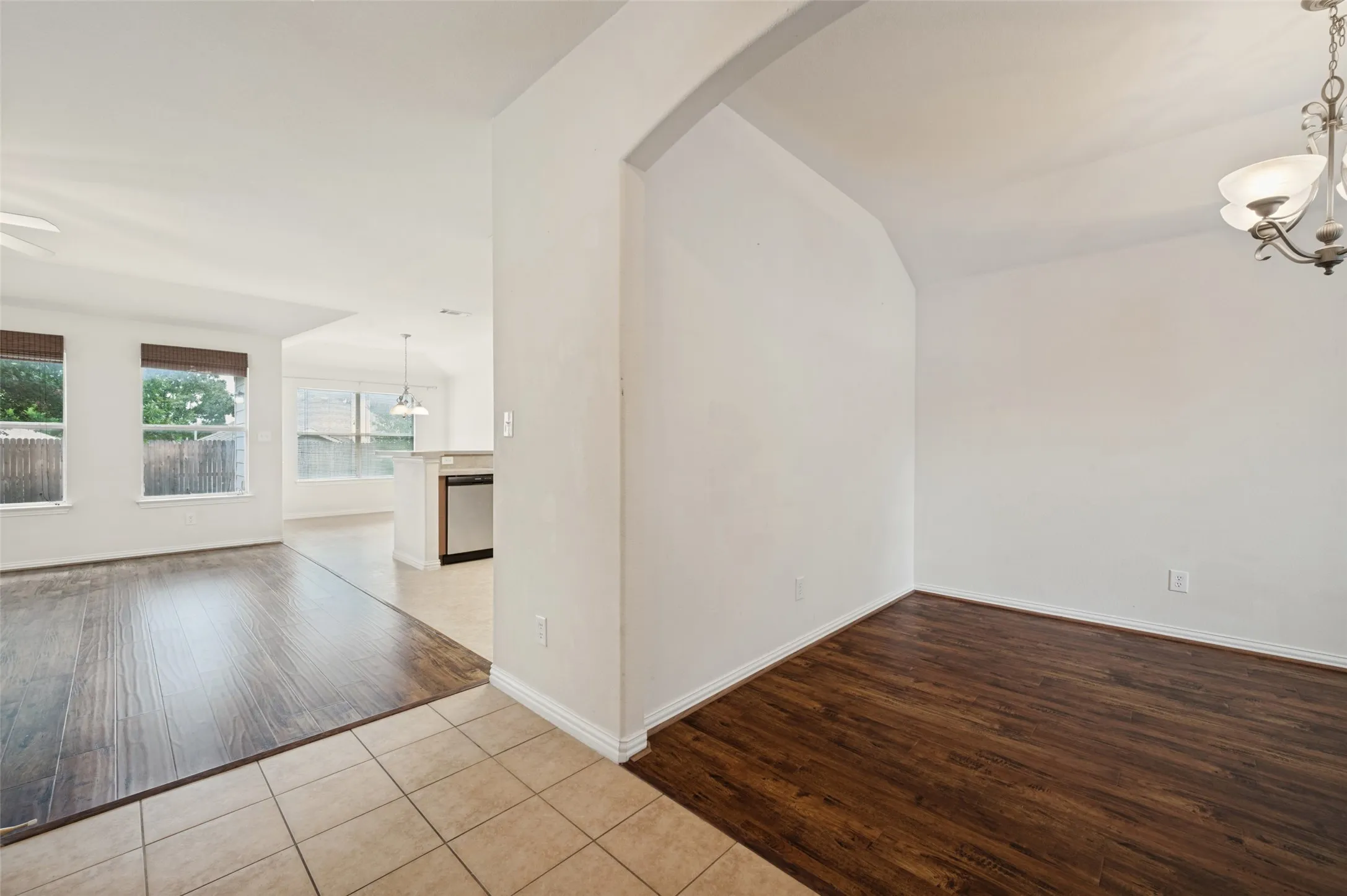 Single Family Residence For Rent in Collin County , 5005 Ridge Run Drive, Mc Kinney, Texas 75071, 3 Bedroom, 2 Bathroom, 2 Garage spaces, 1,529 Sqft, built in 2008, mls#21331324, Real Estate Agent in Mc Kinney, Homes For Rent in Collin county, Homes For Rent in Mc Kinney, Realtor in Mc Kinney Texas, Real Estate Brokerage Independent Realty Texas, Luminita Cordes Realtor