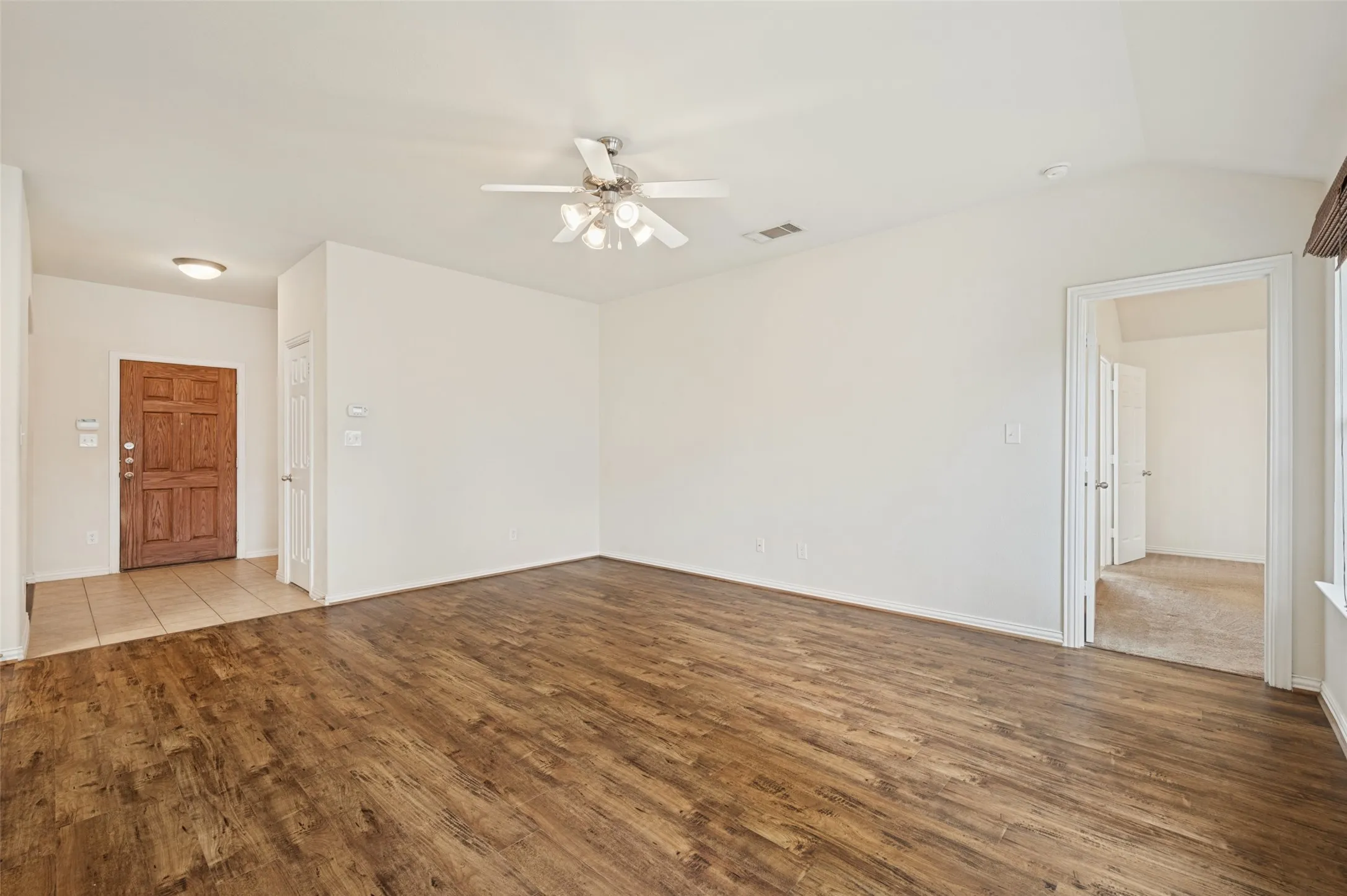 Single Family Residence For Rent in Collin County , 5005 Ridge Run Drive, Mc Kinney, Texas 75071, 3 Bedroom, 2 Bathroom, 2 Garage spaces, 1,529 Sqft, built in 2008, mls#21331324, Real Estate Agent in Mc Kinney, Homes For Rent in Collin county, Homes For Rent in Mc Kinney, Realtor in Mc Kinney Texas, Real Estate Brokerage Independent Realty Texas, Luminita Cordes Realtor