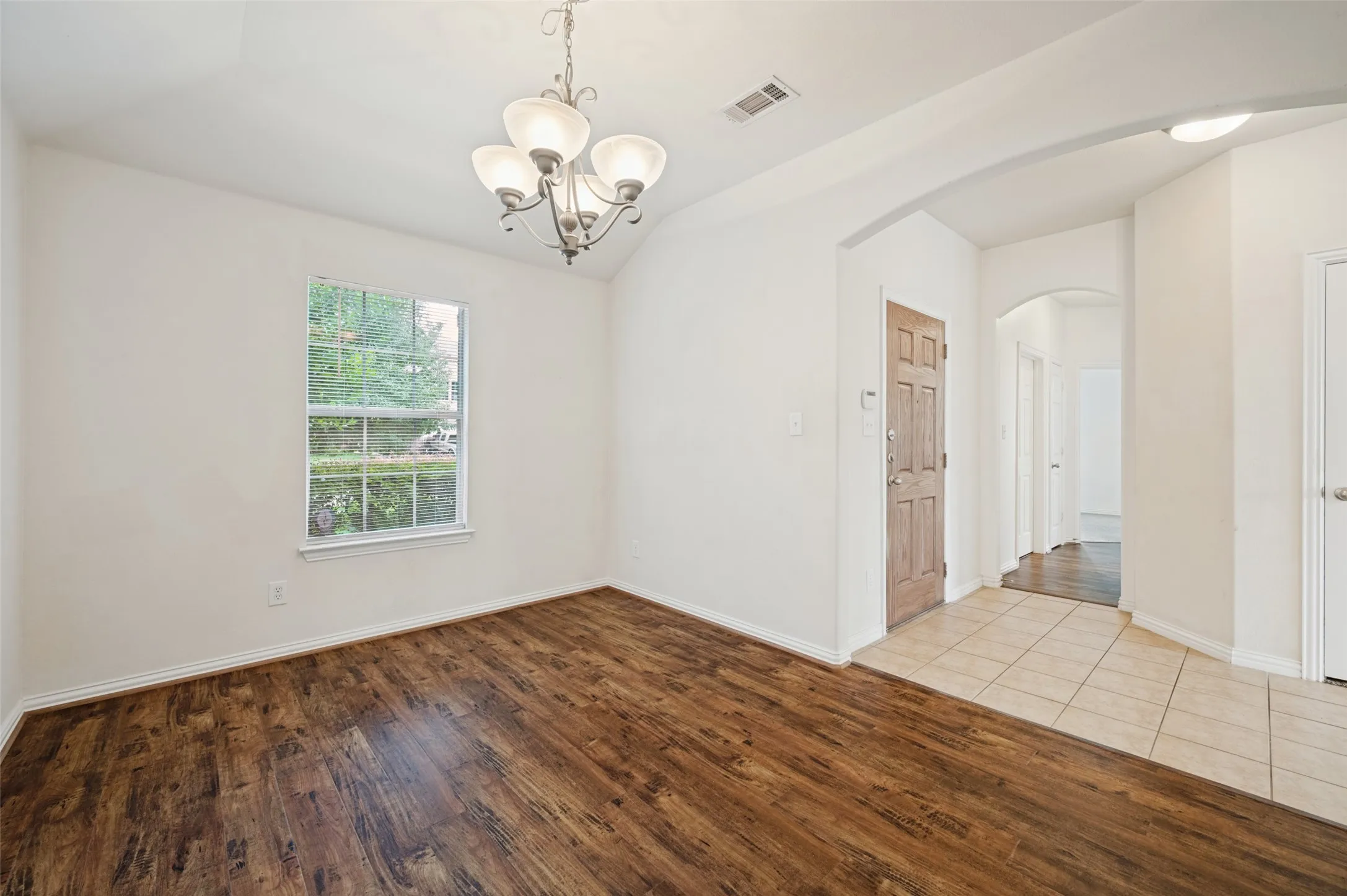 Single Family Residence For Rent in Collin County , 5005 Ridge Run Drive, Mc Kinney, Texas 75071, 3 Bedroom, 2 Bathroom, 2 Garage spaces, 1,529 Sqft, built in 2008, mls#21331324, Real Estate Agent in Mc Kinney, Homes For Rent in Collin county, Homes For Rent in Mc Kinney, Realtor in Mc Kinney Texas, Real Estate Brokerage Independent Realty Texas, Luminita Cordes Realtor
