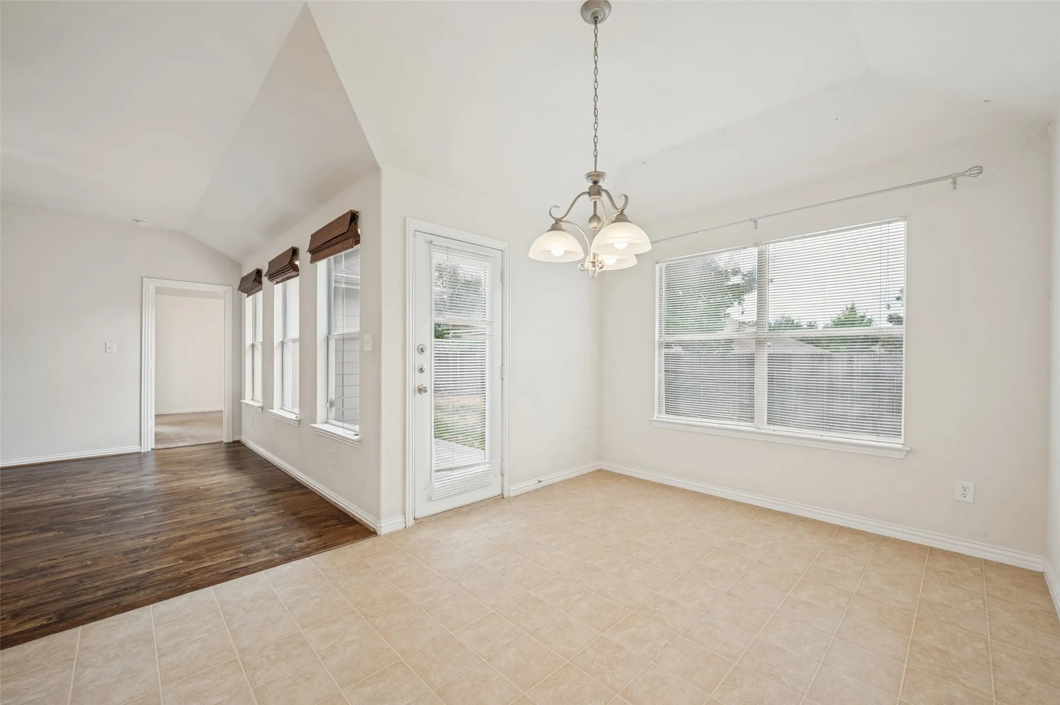 Single Family Residence For Rent in Collin County , 5005 Ridge Run Drive, Mc Kinney, Texas 75071, 3 Bedroom, 2 Bathroom, 2 Garage spaces, 1,529 Sqft, built in 2008, mls#21331324, Real Estate Agent in Mc Kinney, Homes For Rent in Collin county, Homes For Rent in Mc Kinney, Realtor in Mc Kinney Texas, Real Estate Brokerage Independent Realty Texas, Luminita Cordes Realtor