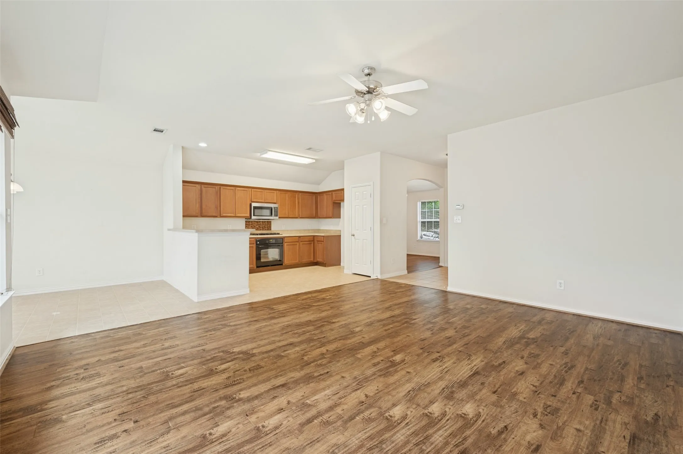 Single Family Residence For Rent in Collin County , 5005 Ridge Run Drive, Mc Kinney, Texas 75071, 3 Bedroom, 2 Bathroom, 2 Garage spaces, 1,529 Sqft, built in 2008, mls#21331324, Real Estate Agent in Mc Kinney, Homes For Rent in Collin county, Homes For Rent in Mc Kinney, Realtor in Mc Kinney Texas, Real Estate Brokerage Independent Realty Texas, Luminita Cordes Realtor