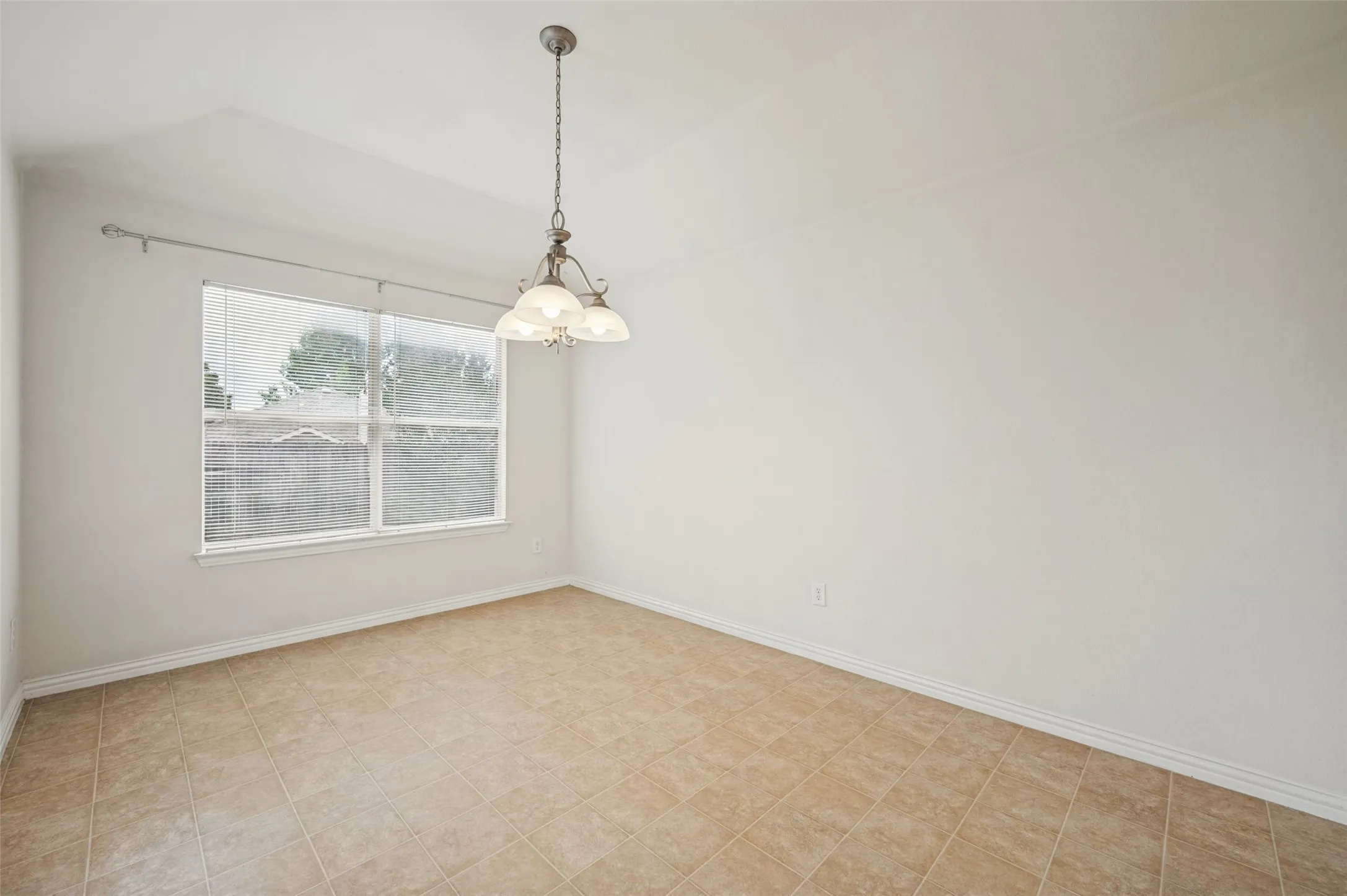Single Family Residence For Rent in Collin County , 5005 Ridge Run Drive, Mc Kinney, Texas 75071, 3 Bedroom, 2 Bathroom, 2 Garage spaces, 1,529 Sqft, built in 2008, mls#21331324, Real Estate Agent in Mc Kinney, Homes For Rent in Collin county, Homes For Rent in Mc Kinney, Realtor in Mc Kinney Texas, Real Estate Brokerage Independent Realty Texas, Luminita Cordes Realtor