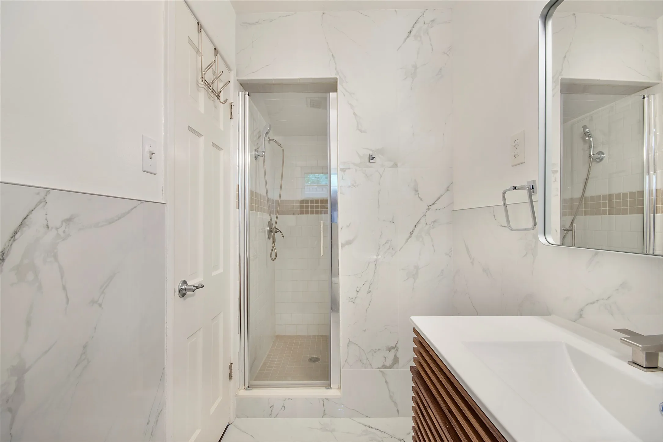 Single Family Residence For Rent in Tarrant County , 1200 Barker Street, Arlington, Texas 76012, 3 Bedroom, 2 Bathroom, 2 Garage spaces, 1,582 Sqft, built in 1956, mls#21331197, Real Estate Agent in Arlington, Homes For Rent in Tarrant county, Homes For Rent in Arlington, Realtor in Arlington Texas, Real Estate Brokerage Independent Realty Texas, Luminita Cordes Realtor