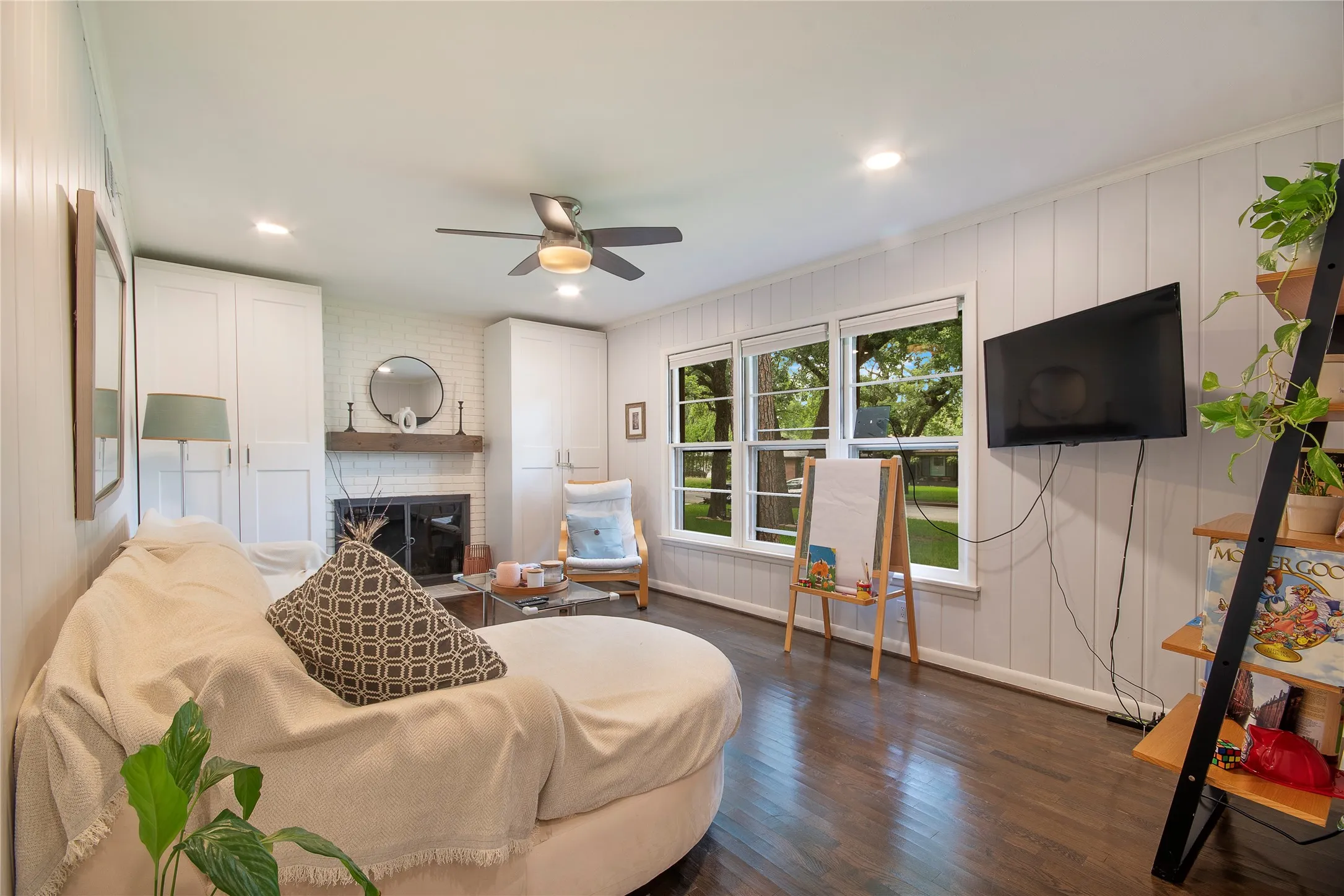 Single Family Residence For Rent in Tarrant County , 1200 Barker Street, Arlington, Texas 76012, 3 Bedroom, 2 Bathroom, 2 Garage spaces, 1,582 Sqft, built in 1956, mls#21331197, Real Estate Agent in Arlington, Homes For Rent in Tarrant county, Homes For Rent in Arlington, Realtor in Arlington Texas, Real Estate Brokerage Independent Realty Texas, Luminita Cordes Realtor