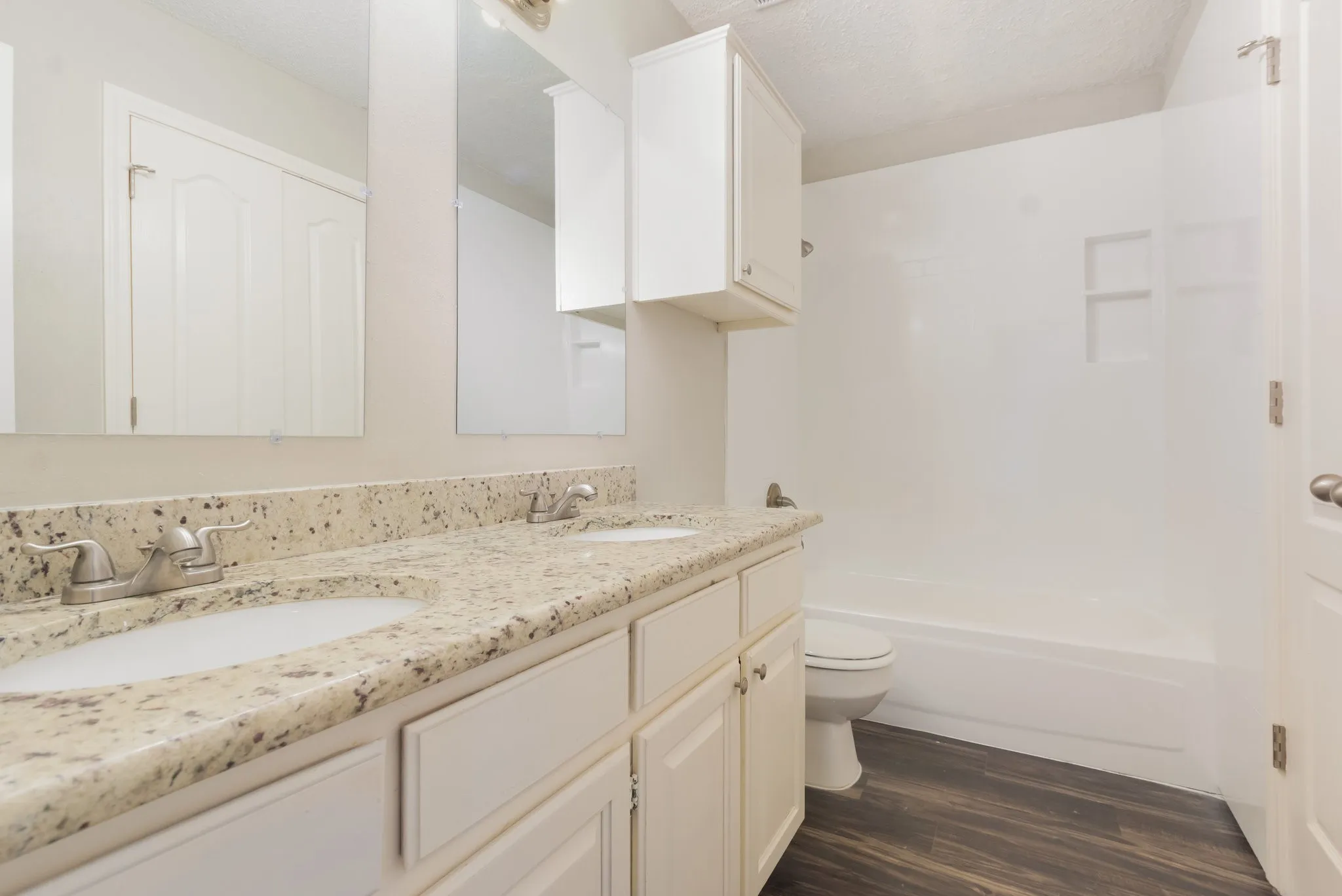 Single Family Residence For Sale in Denton County , 1305 Barclay Drive, Carrollton, Texas 75007, 4 Bedroom, 3 Bathroom, 2 Garage spaces, 2,894 Sqft, built in 1990, mls#21331201, Real Estate Agent in Carrollton, Homes For Sale in Denton county, Homes For Sale in Carrollton, Realtor in Carrollton Texas, Real Estate Brokerage Independent Realty Texas, Luminita Cordes Realtor