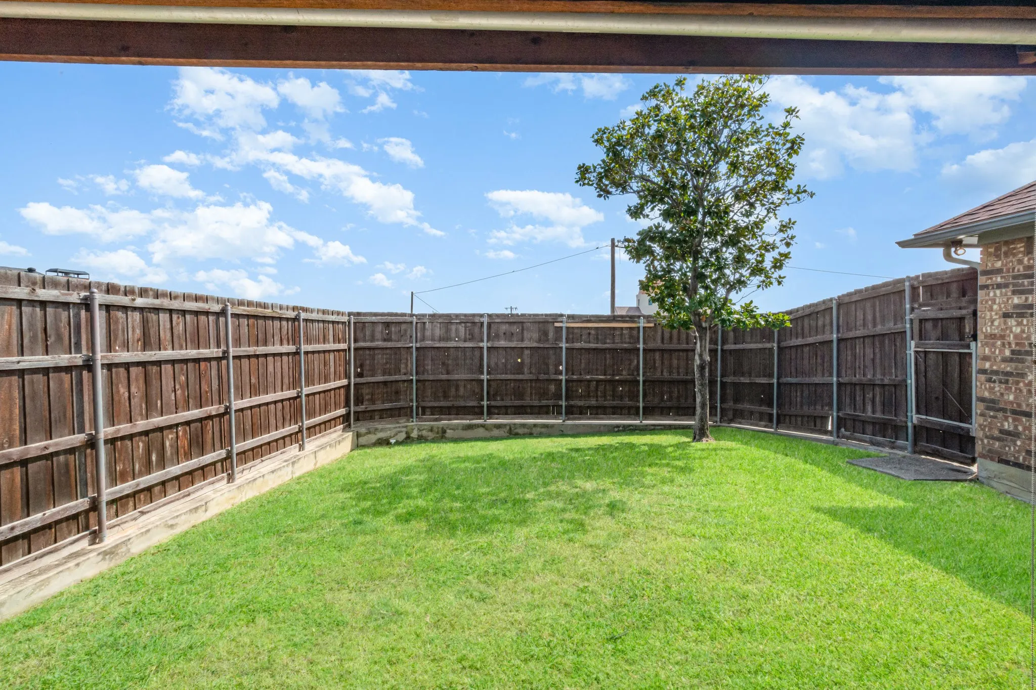 Single Family Residence For Sale in Denton County , 1305 Barclay Drive, Carrollton, Texas 75007, 4 Bedroom, 3 Bathroom, 2 Garage spaces, 2,894 Sqft, built in 1990, mls#21331201, Real Estate Agent in Carrollton, Homes For Sale in Denton county, Homes For Sale in Carrollton, Realtor in Carrollton Texas, Real Estate Brokerage Independent Realty Texas, Luminita Cordes Realtor