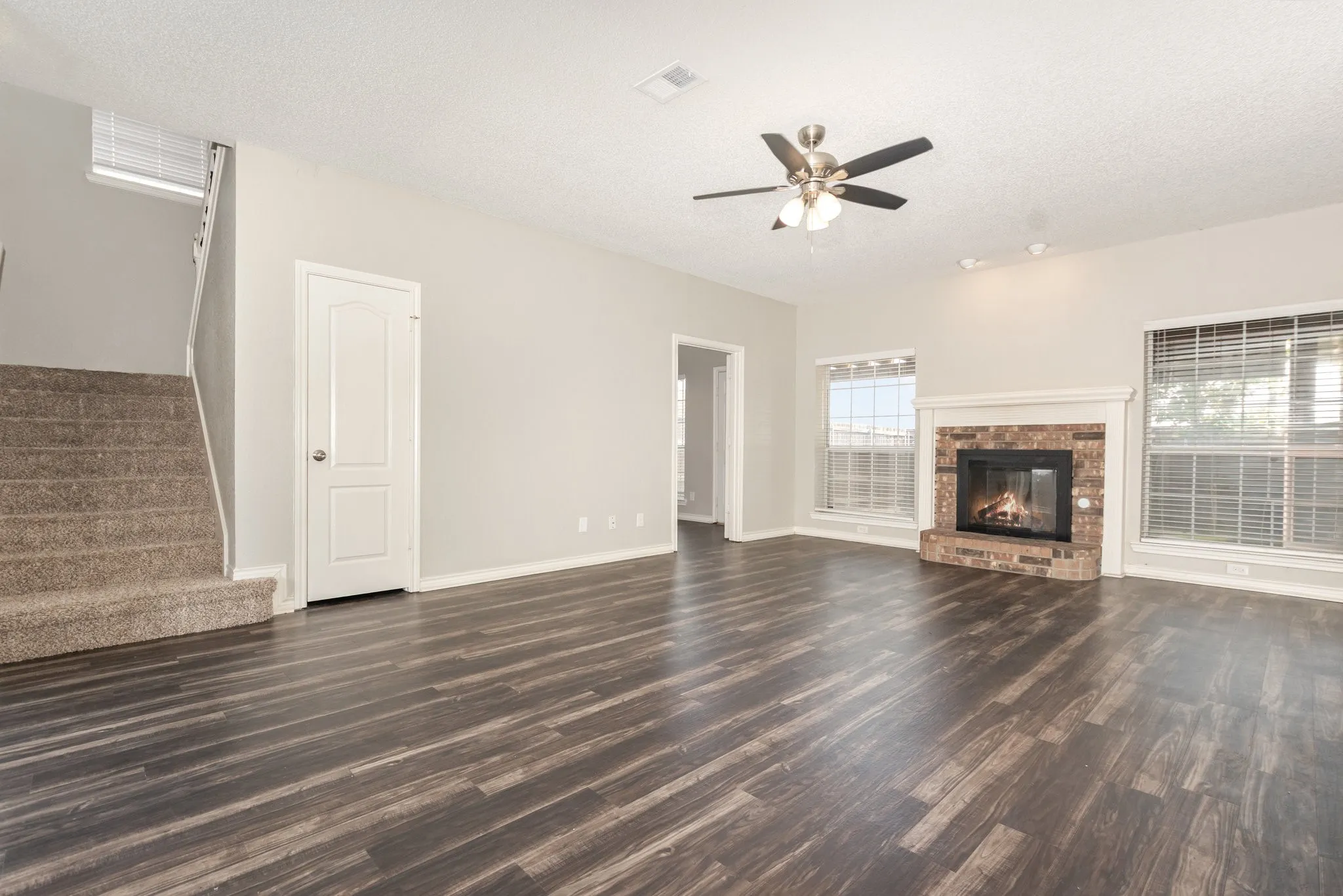 Single Family Residence For Sale in Denton County , 1305 Barclay Drive, Carrollton, Texas 75007, 4 Bedroom, 3 Bathroom, 2 Garage spaces, 2,894 Sqft, built in 1990, mls#21331201, Real Estate Agent in Carrollton, Homes For Sale in Denton county, Homes For Sale in Carrollton, Realtor in Carrollton Texas, Real Estate Brokerage Independent Realty Texas, Luminita Cordes Realtor