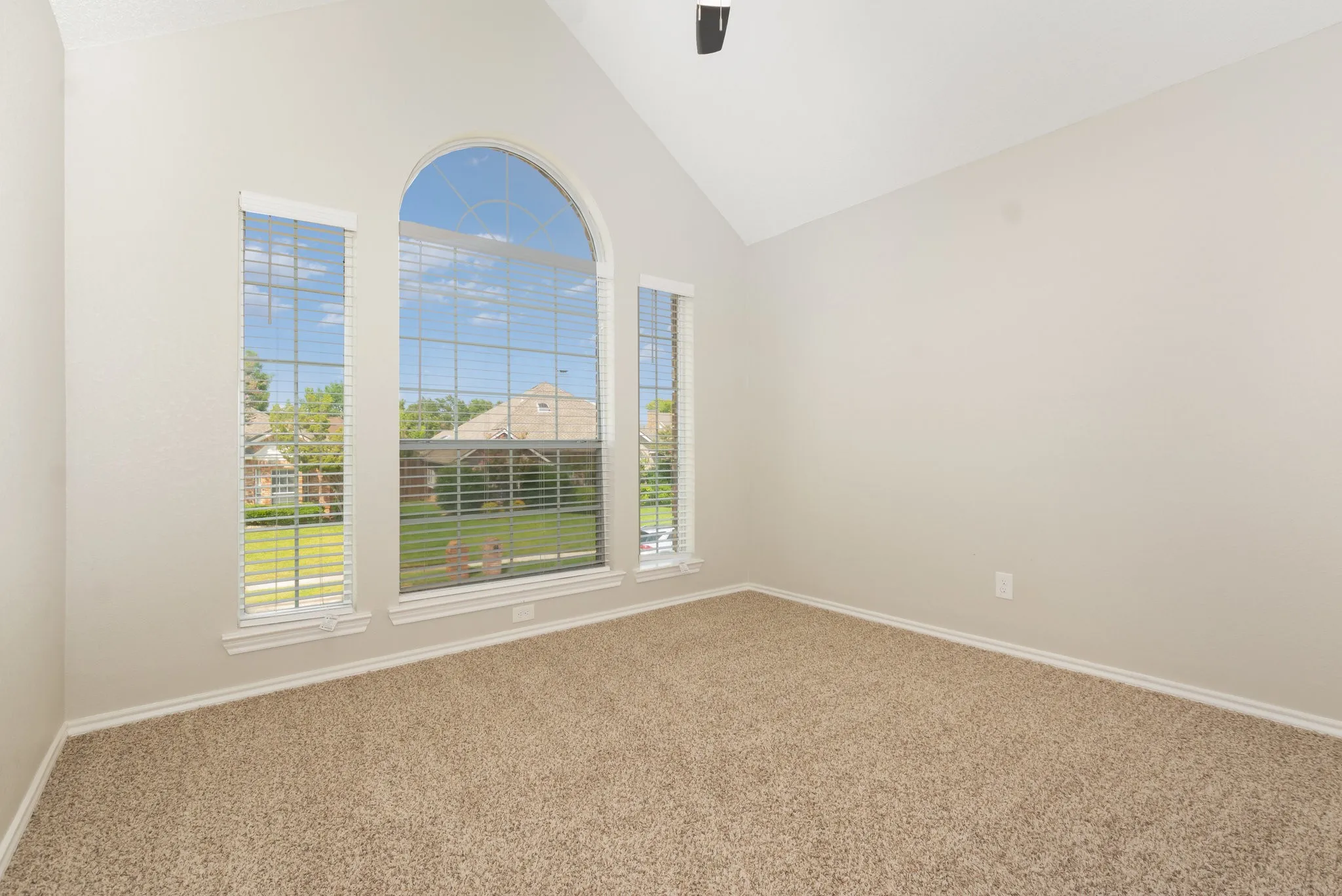 Single Family Residence For Sale in Denton County , 1305 Barclay Drive, Carrollton, Texas 75007, 4 Bedroom, 3 Bathroom, 2 Garage spaces, 2,894 Sqft, built in 1990, mls#21331201, Real Estate Agent in Carrollton, Homes For Sale in Denton county, Homes For Sale in Carrollton, Realtor in Carrollton Texas, Real Estate Brokerage Independent Realty Texas, Luminita Cordes Realtor