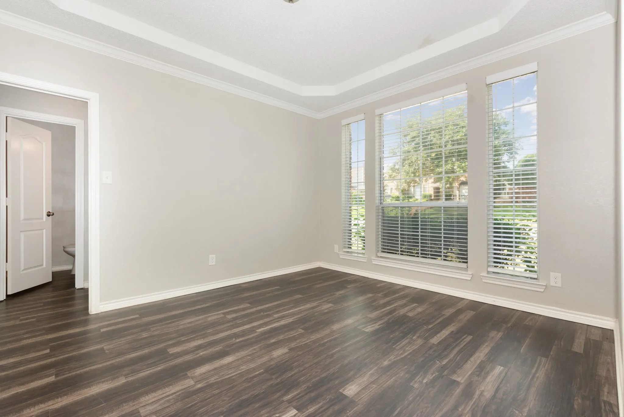 Single Family Residence For Sale in Denton County , 1305 Barclay Drive, Carrollton, Texas 75007, 4 Bedroom, 3 Bathroom, 2 Garage spaces, 2,894 Sqft, built in 1990, mls#21331201, Real Estate Agent in Carrollton, Homes For Sale in Denton county, Homes For Sale in Carrollton, Realtor in Carrollton Texas, Real Estate Brokerage Independent Realty Texas, Luminita Cordes Realtor