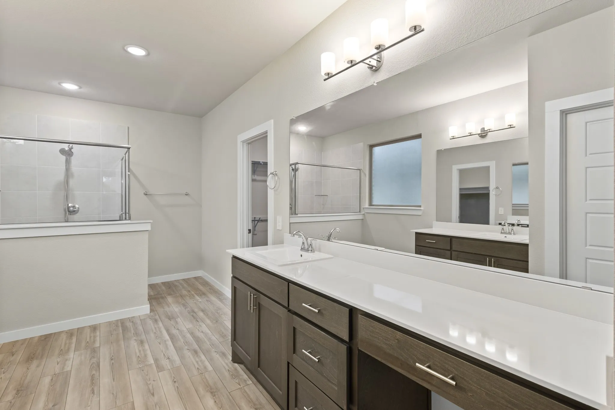 Single Family Residence For Sale in Ellis County , 652 Congressional Avenue, Red Oak, Texas 75154, 5 Bedroom, 4 Bathroom, 2 Garage spaces, 3,586 Sqft, built in 2022, mls#21331363, Real Estate Agent in Red Oak, Homes For Sale in Ellis county, Homes For Sale in Red Oak, Realtor in Red Oak Texas, Real Estate Brokerage Independent Realty Texas, Luminita Cordes Realtor