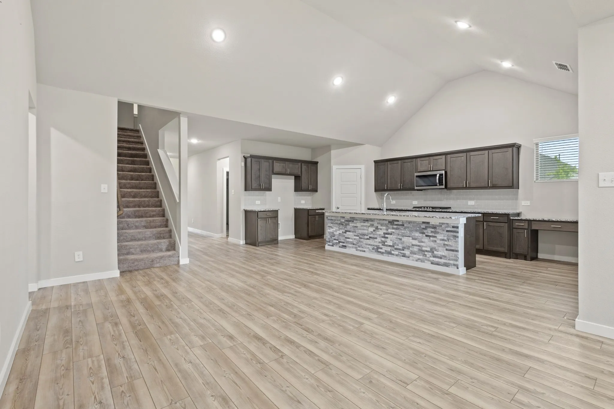 Single Family Residence For Sale in Ellis County , 652 Congressional Avenue, Red Oak, Texas 75154, 5 Bedroom, 4 Bathroom, 2 Garage spaces, 3,586 Sqft, built in 2022, mls#21331363, Real Estate Agent in Red Oak, Homes For Sale in Ellis county, Homes For Sale in Red Oak, Realtor in Red Oak Texas, Real Estate Brokerage Independent Realty Texas, Luminita Cordes Realtor