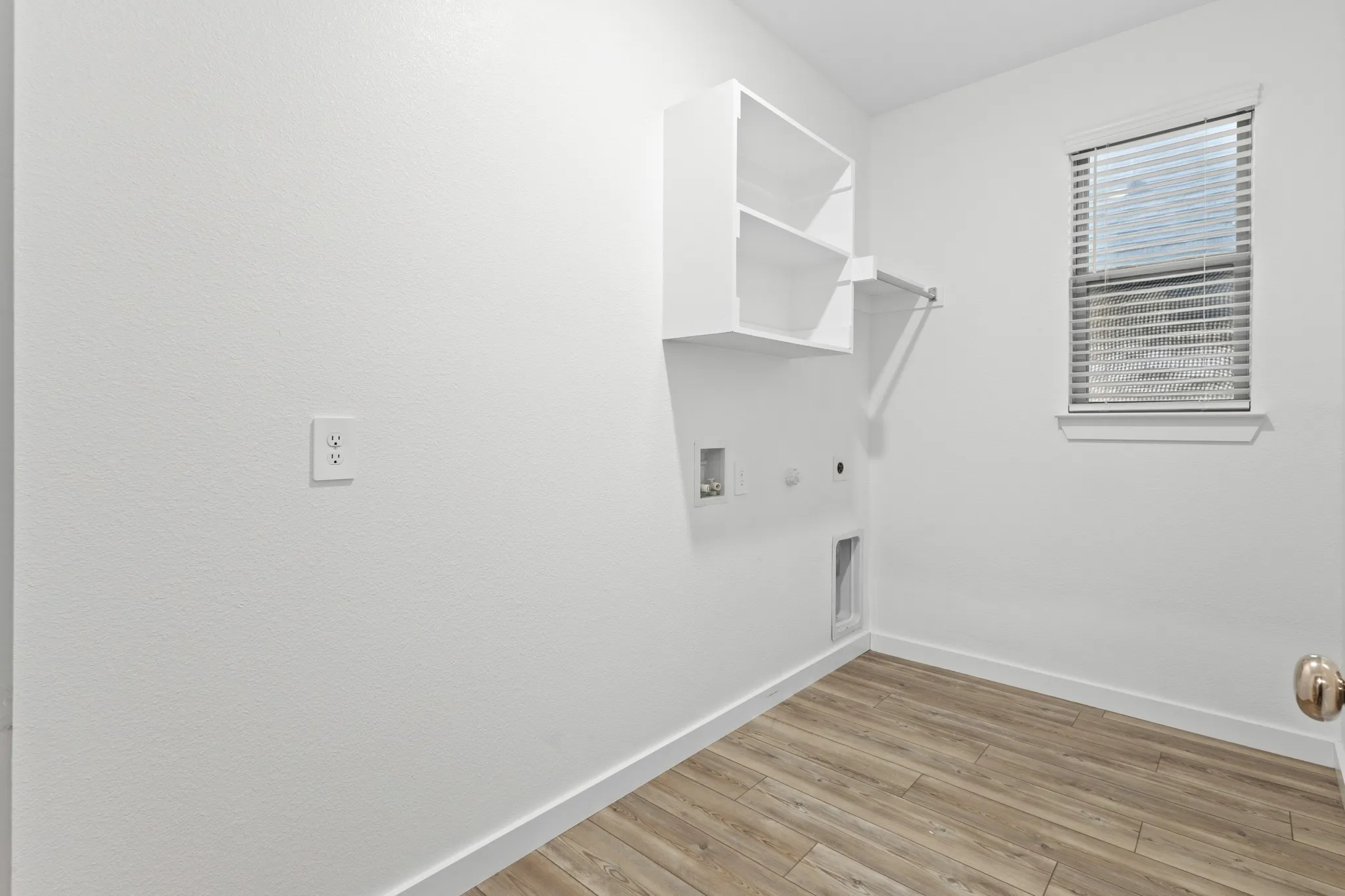 Single Family Residence For Sale in Ellis County , 652 Congressional Avenue, Red Oak, Texas 75154, 5 Bedroom, 4 Bathroom, 2 Garage spaces, 3,586 Sqft, built in 2022, mls#21331363, Real Estate Agent in Red Oak, Homes For Sale in Ellis county, Homes For Sale in Red Oak, Realtor in Red Oak Texas, Real Estate Brokerage Independent Realty Texas, Luminita Cordes Realtor