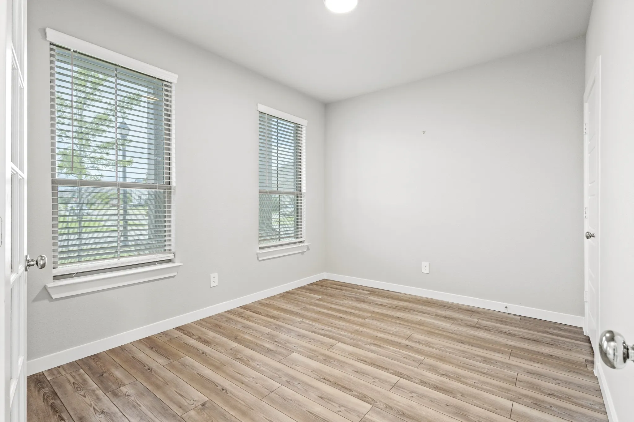 Single Family Residence For Sale in Ellis County , 652 Congressional Avenue, Red Oak, Texas 75154, 5 Bedroom, 4 Bathroom, 2 Garage spaces, 3,586 Sqft, built in 2022, mls#21331363, Real Estate Agent in Red Oak, Homes For Sale in Ellis county, Homes For Sale in Red Oak, Realtor in Red Oak Texas, Real Estate Brokerage Independent Realty Texas, Luminita Cordes Realtor