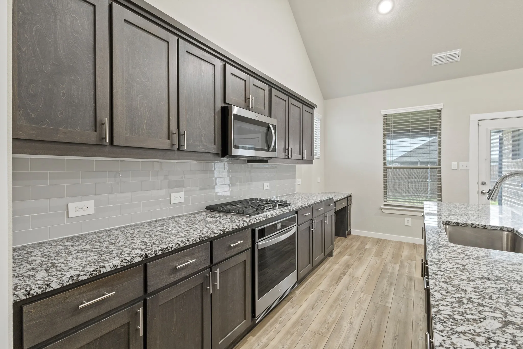 Single Family Residence For Sale in Ellis County , 652 Congressional Avenue, Red Oak, Texas 75154, 5 Bedroom, 4 Bathroom, 2 Garage spaces, 3,586 Sqft, built in 2022, mls#21331363, Real Estate Agent in Red Oak, Homes For Sale in Ellis county, Homes For Sale in Red Oak, Realtor in Red Oak Texas, Real Estate Brokerage Independent Realty Texas, Luminita Cordes Realtor