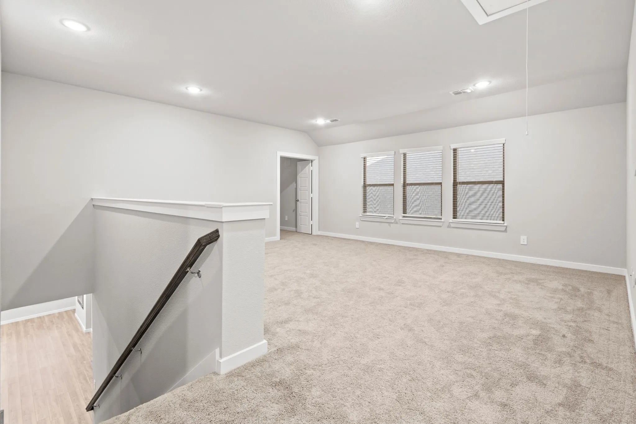 Single Family Residence For Sale in Ellis County , 652 Congressional Avenue, Red Oak, Texas 75154, 5 Bedroom, 4 Bathroom, 2 Garage spaces, 3,586 Sqft, built in 2022, mls#21331363, Real Estate Agent in Red Oak, Homes For Sale in Ellis county, Homes For Sale in Red Oak, Realtor in Red Oak Texas, Real Estate Brokerage Independent Realty Texas, Luminita Cordes Realtor
