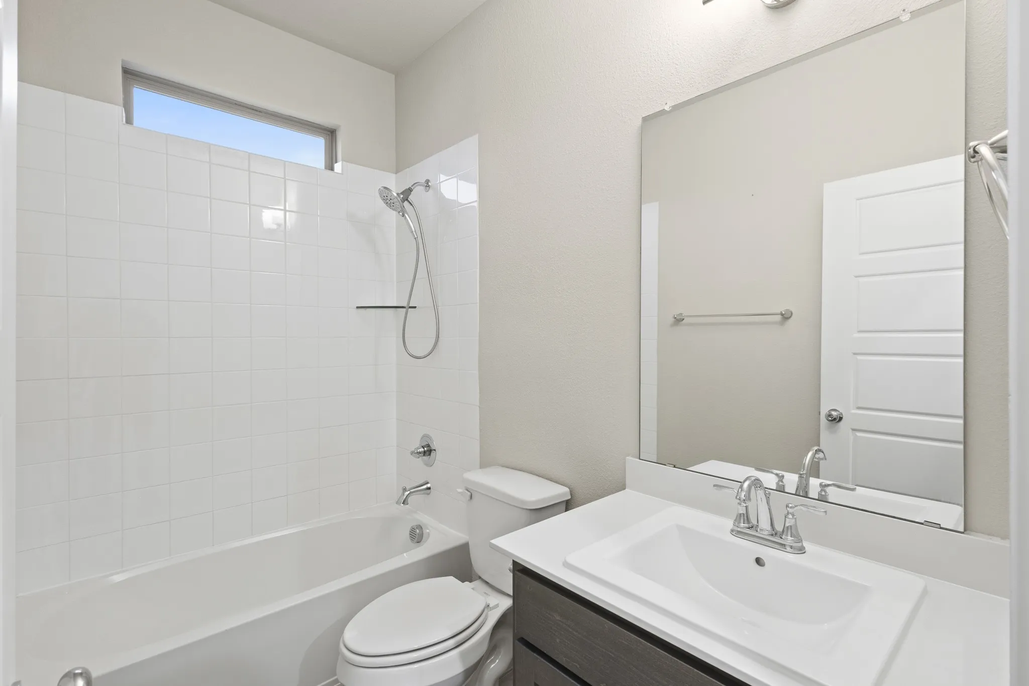 Single Family Residence For Sale in Ellis County , 652 Congressional Avenue, Red Oak, Texas 75154, 5 Bedroom, 4 Bathroom, 2 Garage spaces, 3,586 Sqft, built in 2022, mls#21331363, Real Estate Agent in Red Oak, Homes For Sale in Ellis county, Homes For Sale in Red Oak, Realtor in Red Oak Texas, Real Estate Brokerage Independent Realty Texas, Luminita Cordes Realtor