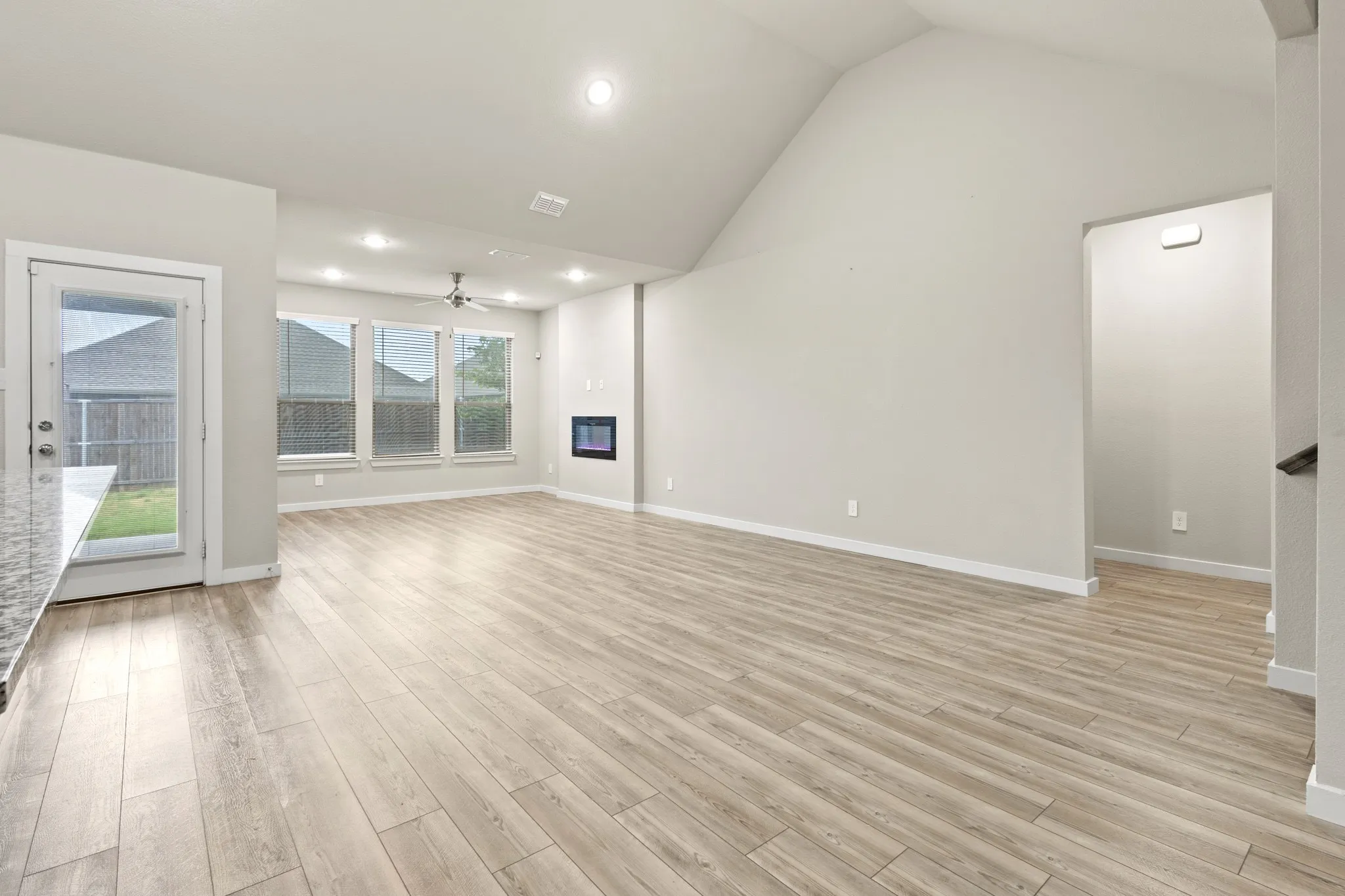 Single Family Residence For Sale in Ellis County , 652 Congressional Avenue, Red Oak, Texas 75154, 5 Bedroom, 4 Bathroom, 2 Garage spaces, 3,586 Sqft, built in 2022, mls#21331363, Real Estate Agent in Red Oak, Homes For Sale in Ellis county, Homes For Sale in Red Oak, Realtor in Red Oak Texas, Real Estate Brokerage Independent Realty Texas, Luminita Cordes Realtor