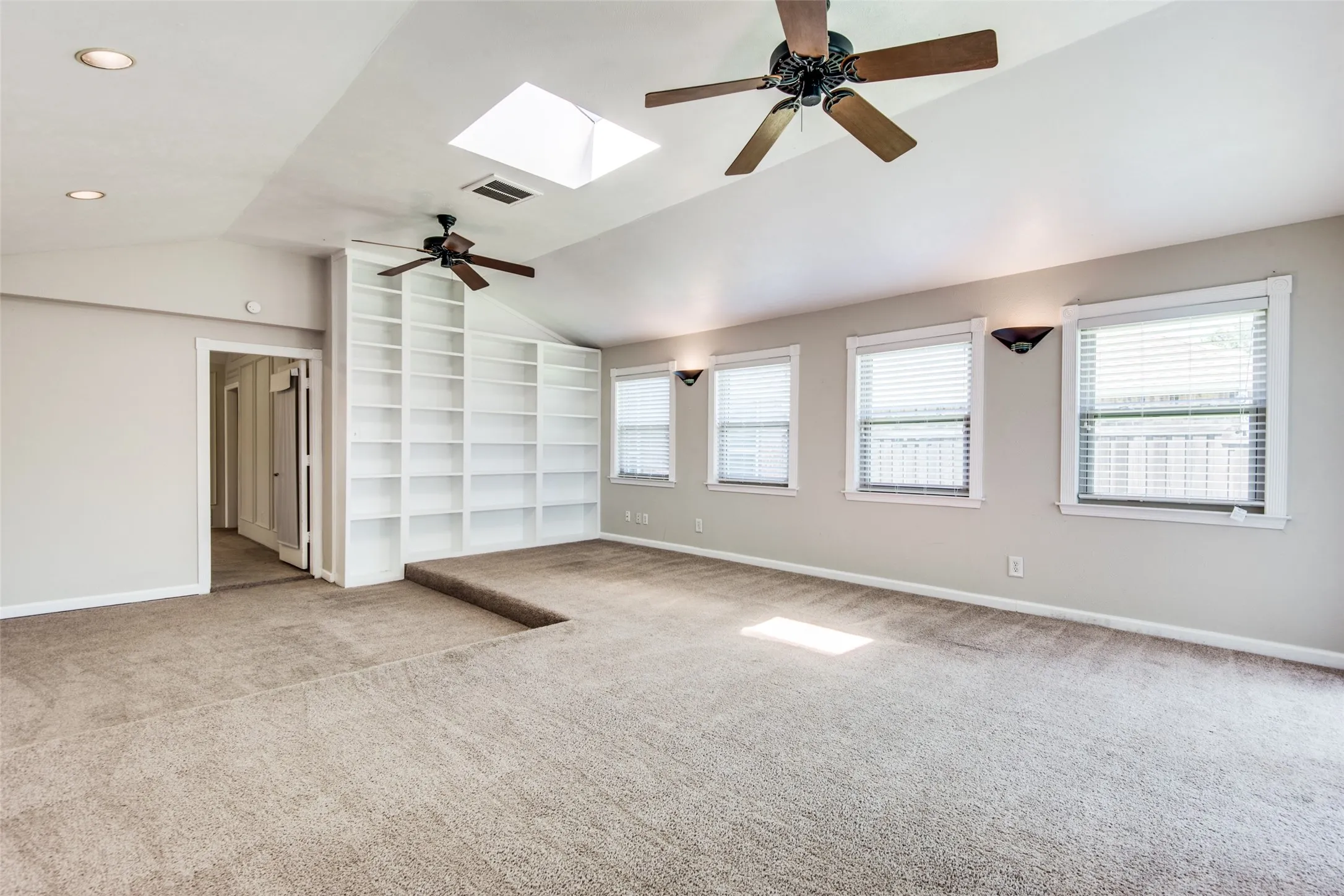 Single Family Residence For Rent in Dallas County , 310 Barclay Avenue, Coppell, Texas 75019, 3 Bedroom, 2 Bathroom, 2 Garage spaces, 1,829 Sqft, built in 1985, mls#21321383, Real Estate Agent in Coppell, Homes For Rent in Dallas county, Homes For Rent in Coppell, Realtor in Coppell Texas, Real Estate Brokerage Independent Realty Texas, Luminita Cordes Realtor