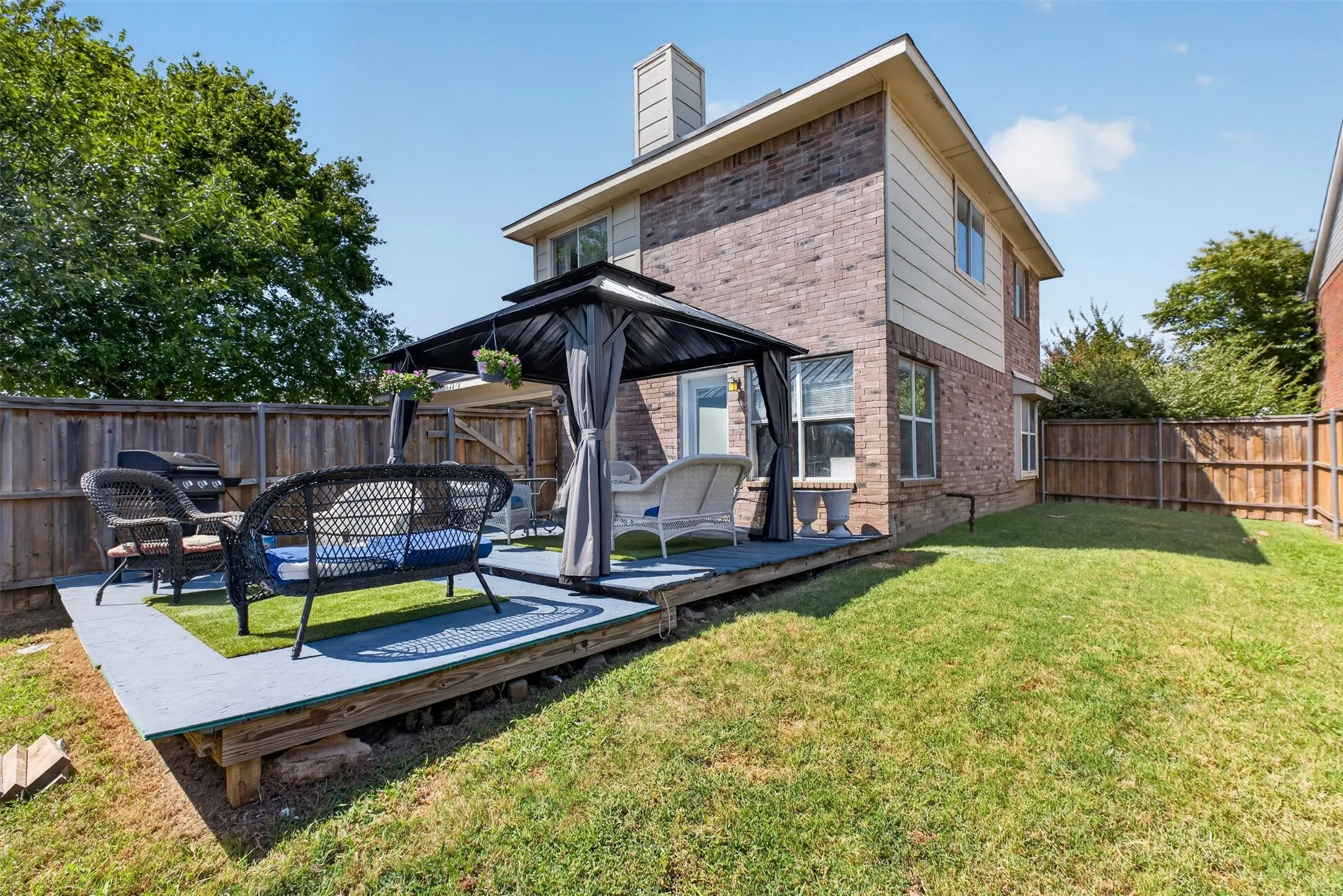 Single Family Residence For Sale in Denton County , 2272 Bresee Drive, Carrollton, Texas 75010, 4 Bedroom, 3 Bathroom, 2 Garage spaces, 2,125 Sqft, built in 1997, mls#21330998, Real Estate Agent in Carrollton, Homes For Sale in Denton county, Homes For Sale in Carrollton, Realtor in Carrollton Texas, Real Estate Brokerage Independent Realty Texas, Luminita Cordes Realtor
