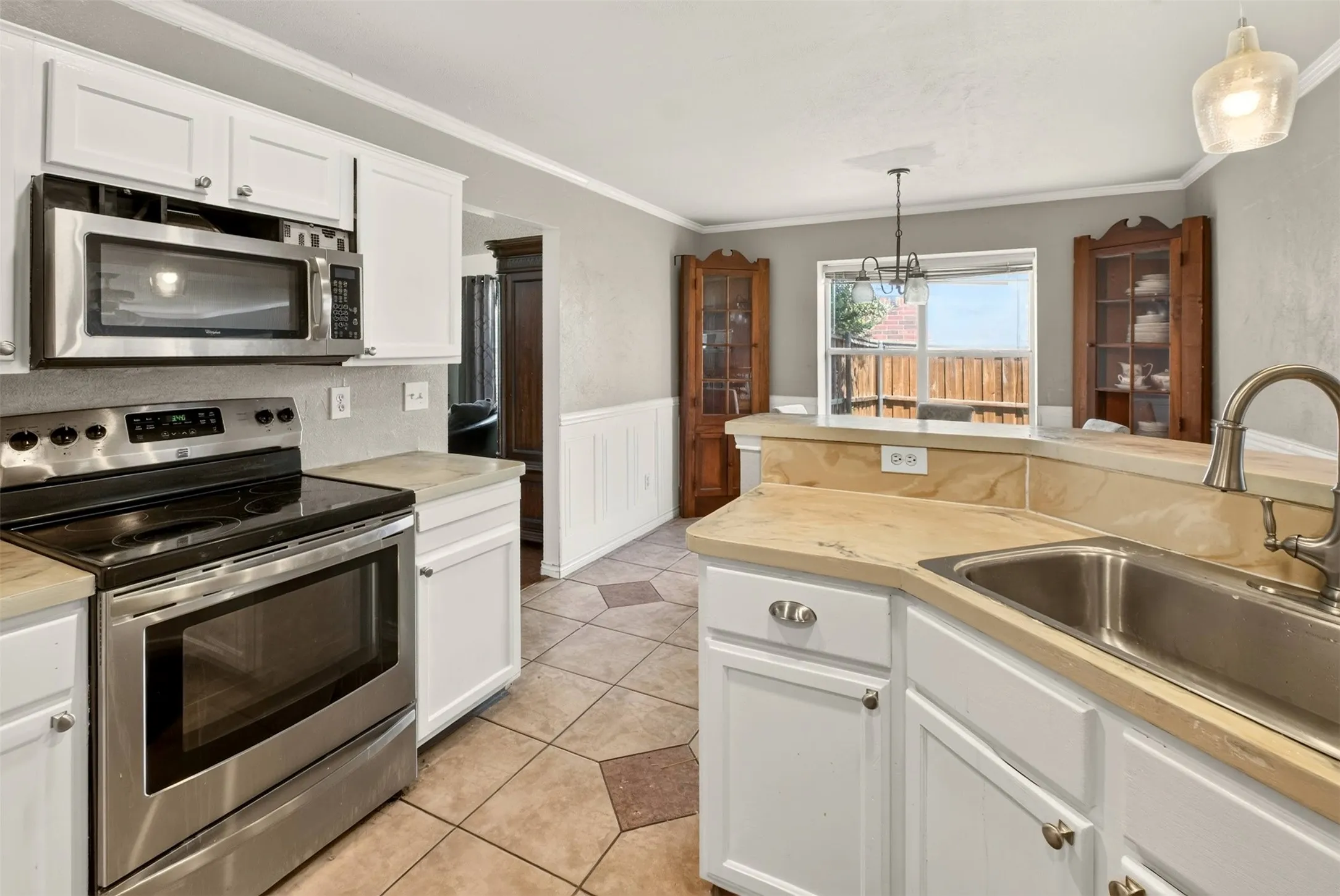 Single Family Residence For Sale in Denton County , 2272 Bresee Drive, Carrollton, Texas 75010, 4 Bedroom, 3 Bathroom, 2 Garage spaces, 2,125 Sqft, built in 1997, mls#21330998, Real Estate Agent in Carrollton, Homes For Sale in Denton county, Homes For Sale in Carrollton, Realtor in Carrollton Texas, Real Estate Brokerage Independent Realty Texas, Luminita Cordes Realtor