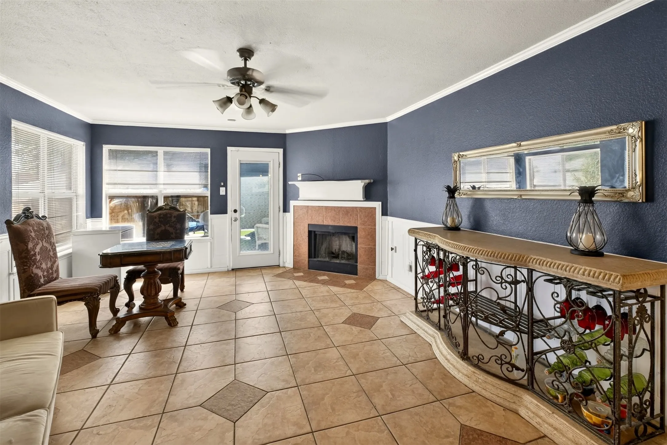 Single Family Residence For Sale in Denton County , 2272 Bresee Drive, Carrollton, Texas 75010, 4 Bedroom, 3 Bathroom, 2 Garage spaces, 2,125 Sqft, built in 1997, mls#21330998, Real Estate Agent in Carrollton, Homes For Sale in Denton county, Homes For Sale in Carrollton, Realtor in Carrollton Texas, Real Estate Brokerage Independent Realty Texas, Luminita Cordes Realtor