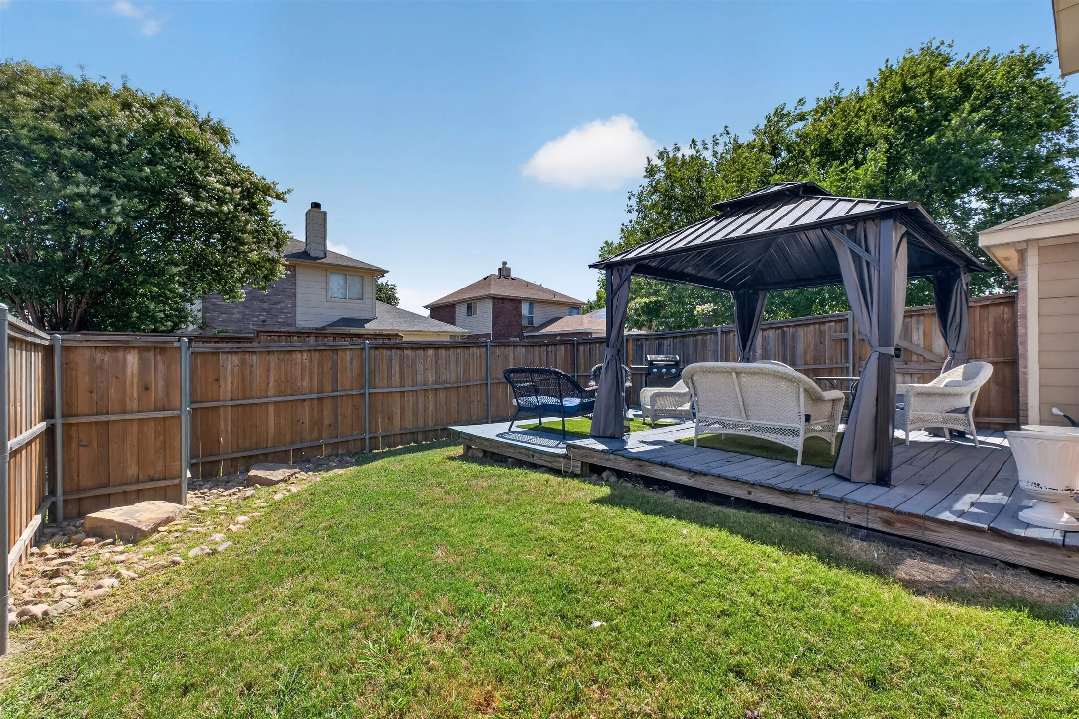Single Family Residence For Sale in Denton County , 2272 Bresee Drive, Carrollton, Texas 75010, 4 Bedroom, 3 Bathroom, 2 Garage spaces, 2,125 Sqft, built in 1997, mls#21330998, Real Estate Agent in Carrollton, Homes For Sale in Denton county, Homes For Sale in Carrollton, Realtor in Carrollton Texas, Real Estate Brokerage Independent Realty Texas, Luminita Cordes Realtor