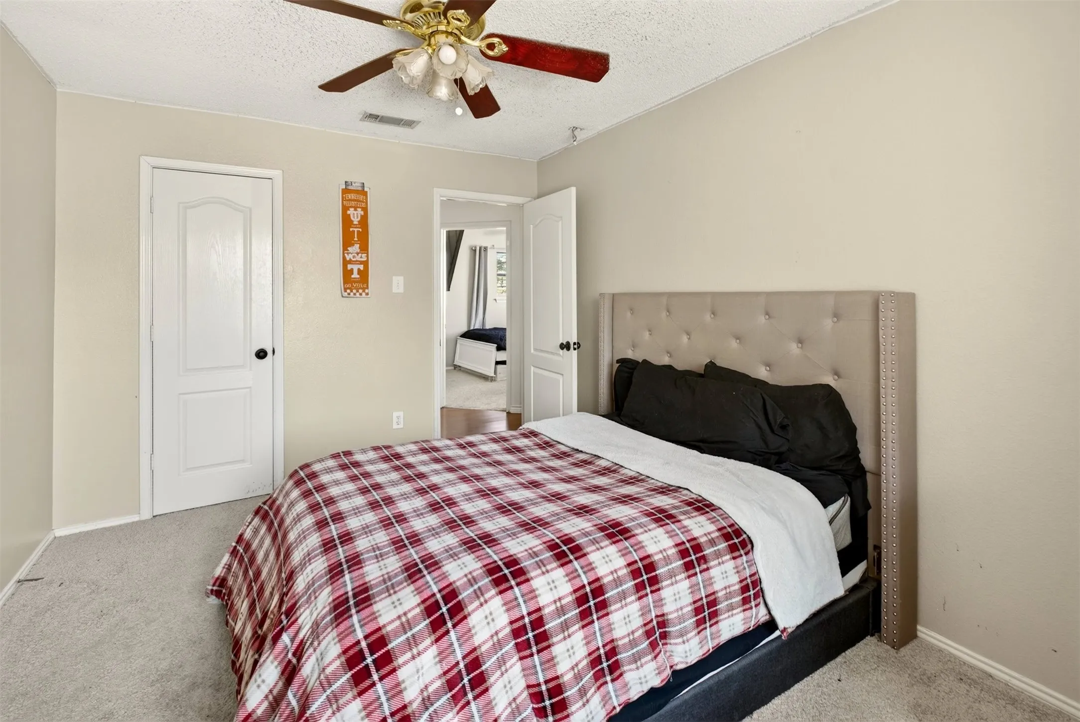 Single Family Residence For Sale in Denton County , 2272 Bresee Drive, Carrollton, Texas 75010, 4 Bedroom, 3 Bathroom, 2 Garage spaces, 2,125 Sqft, built in 1997, mls#21330998, Real Estate Agent in Carrollton, Homes For Sale in Denton county, Homes For Sale in Carrollton, Realtor in Carrollton Texas, Real Estate Brokerage Independent Realty Texas, Luminita Cordes Realtor