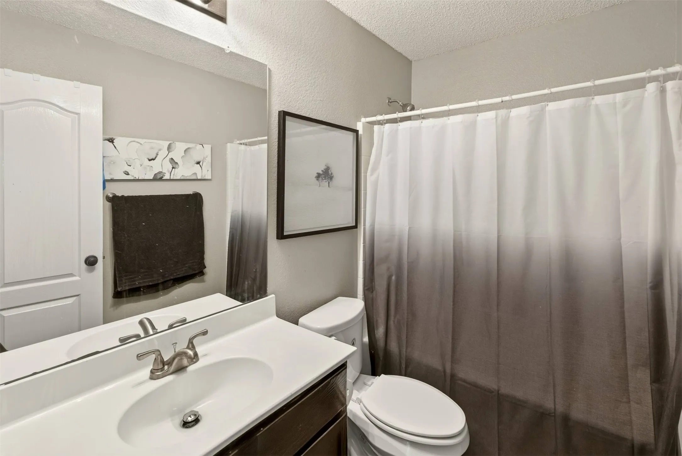 Single Family Residence For Sale in Denton County , 2272 Bresee Drive, Carrollton, Texas 75010, 4 Bedroom, 3 Bathroom, 2 Garage spaces, 2,125 Sqft, built in 1997, mls#21330998, Real Estate Agent in Carrollton, Homes For Sale in Denton county, Homes For Sale in Carrollton, Realtor in Carrollton Texas, Real Estate Brokerage Independent Realty Texas, Luminita Cordes Realtor