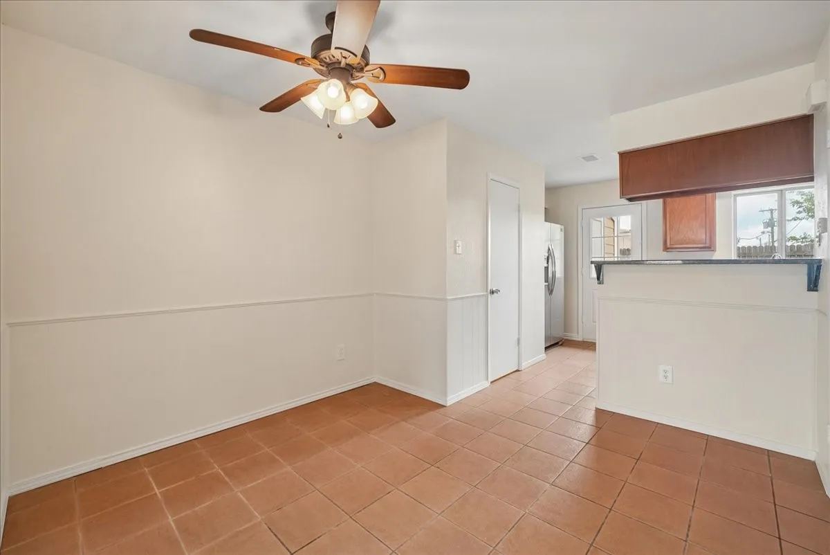 Condominium For Sale in Dallas County , 703 Lee Street 6, Mesquite, Texas 75149, 2 Bedroom, 2 Bathroom, Garage spaces, 1,102 Sqft, built in 1984, mls#21330339, Real Estate Agent in Mesquite, Homes For Sale in Dallas county, Homes For Sale in Mesquite, Realtor in Mesquite Texas, Real Estate Brokerage Independent Realty Texas, Luminita Cordes Realtor