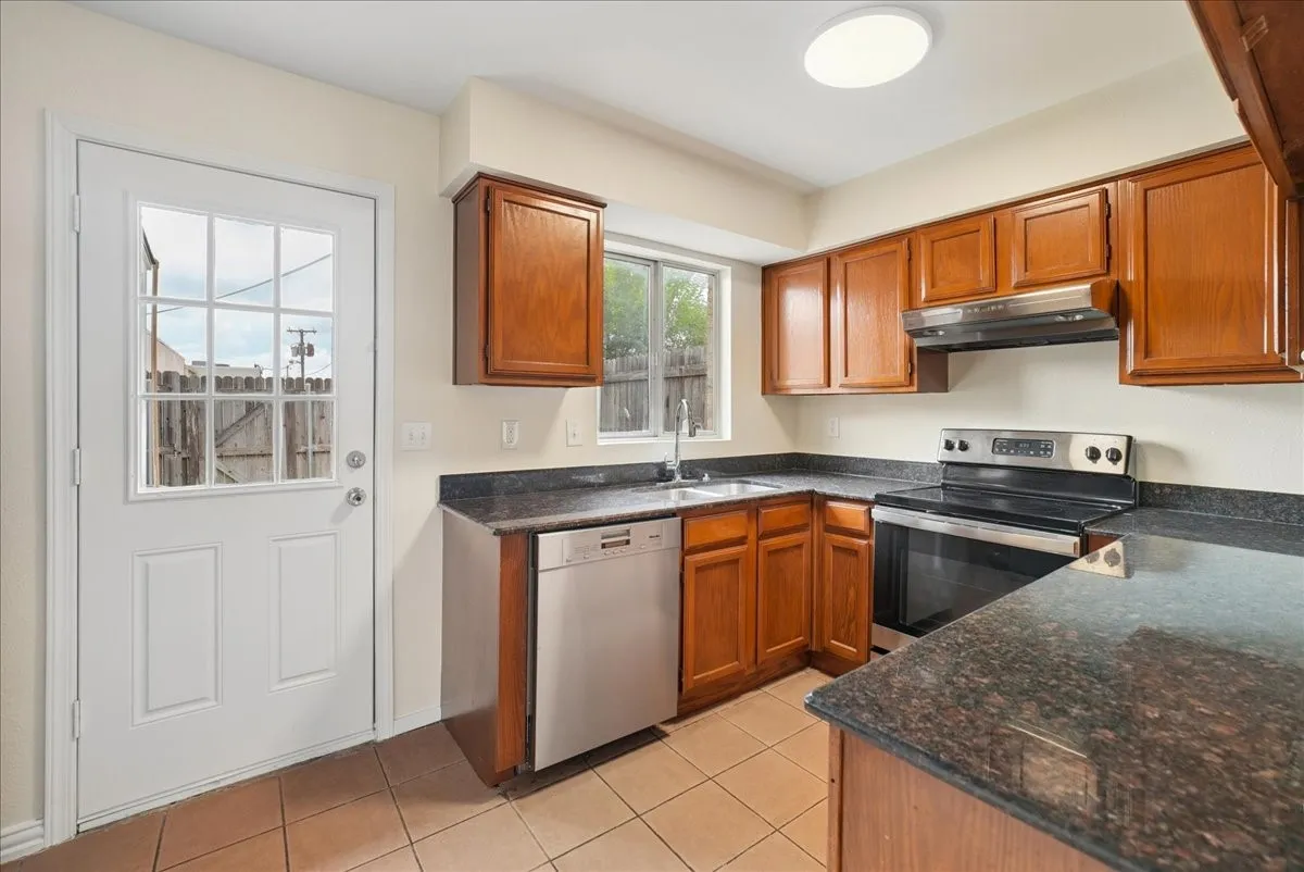 Condominium For Sale in Dallas County , 703 Lee Street 6, Mesquite, Texas 75149, 2 Bedroom, 2 Bathroom, Garage spaces, 1,102 Sqft, built in 1984, mls#21330339, Real Estate Agent in Mesquite, Homes For Sale in Dallas county, Homes For Sale in Mesquite, Realtor in Mesquite Texas, Real Estate Brokerage Independent Realty Texas, Luminita Cordes Realtor