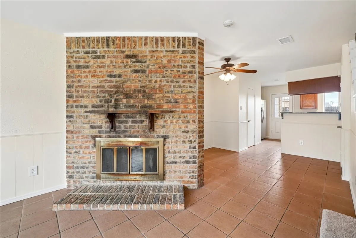 Condominium For Sale in Dallas County , 703 Lee Street 6, Mesquite, Texas 75149, 2 Bedroom, 2 Bathroom, Garage spaces, 1,102 Sqft, built in 1984, mls#21330339, Real Estate Agent in Mesquite, Homes For Sale in Dallas county, Homes For Sale in Mesquite, Realtor in Mesquite Texas, Real Estate Brokerage Independent Realty Texas, Luminita Cordes Realtor