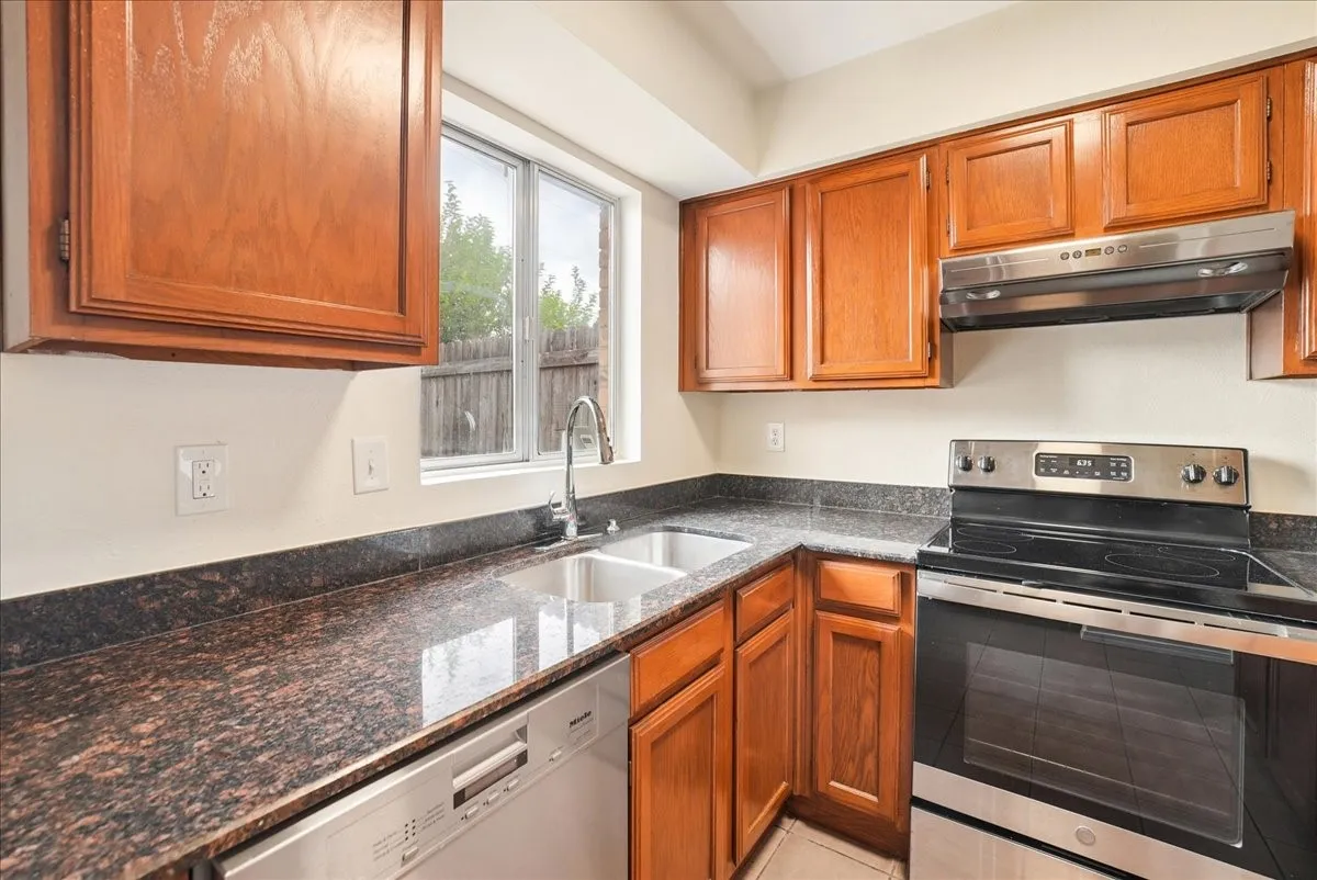 Condominium For Sale in Dallas County , 703 Lee Street 6, Mesquite, Texas 75149, 2 Bedroom, 2 Bathroom, Garage spaces, 1,102 Sqft, built in 1984, mls#21330339, Real Estate Agent in Mesquite, Homes For Sale in Dallas county, Homes For Sale in Mesquite, Realtor in Mesquite Texas, Real Estate Brokerage Independent Realty Texas, Luminita Cordes Realtor