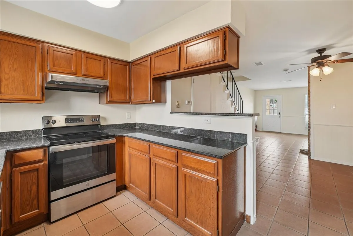 Condominium For Sale in Dallas County , 703 Lee Street 6, Mesquite, Texas 75149, 2 Bedroom, 2 Bathroom, Garage spaces, 1,102 Sqft, built in 1984, mls#21330339, Real Estate Agent in Mesquite, Homes For Sale in Dallas county, Homes For Sale in Mesquite, Realtor in Mesquite Texas, Real Estate Brokerage Independent Realty Texas, Luminita Cordes Realtor