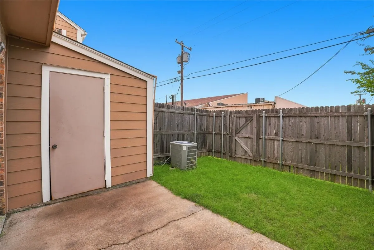 Condominium For Sale in Dallas County , 703 Lee Street 6, Mesquite, Texas 75149, 2 Bedroom, 2 Bathroom, Garage spaces, 1,102 Sqft, built in 1984, mls#21330339, Real Estate Agent in Mesquite, Homes For Sale in Dallas county, Homes For Sale in Mesquite, Realtor in Mesquite Texas, Real Estate Brokerage Independent Realty Texas, Luminita Cordes Realtor