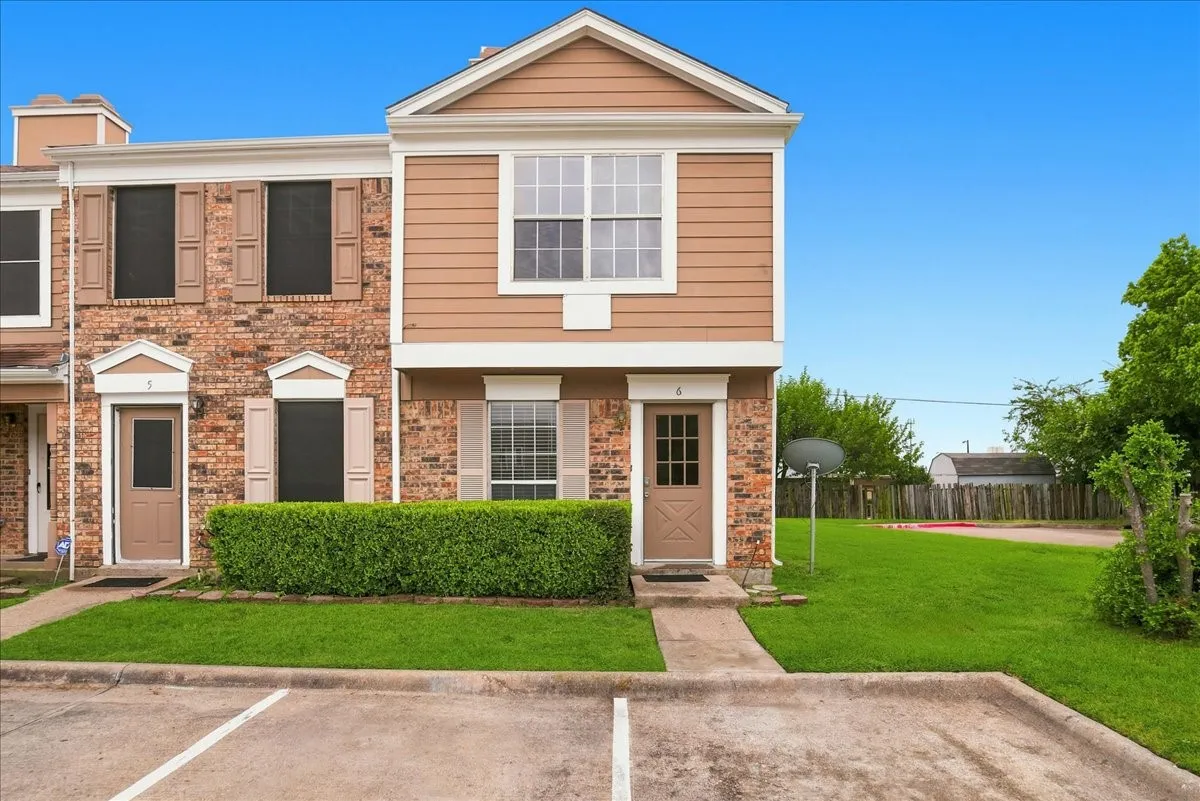 Condominium For Sale in Dallas County , 703 Lee Street 6, Mesquite, Texas 75149, 2 Bedroom, 2 Bathroom, Garage spaces, 1,102 Sqft, built in 1984, mls#21330339, Real Estate Agent in Mesquite, Homes For Sale in Dallas county, Homes For Sale in Mesquite, Realtor in Mesquite Texas, Real Estate Brokerage Independent Realty Texas, Luminita Cordes Realtor