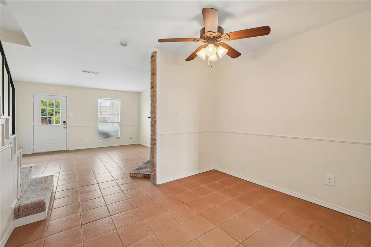 Condominium For Sale in Dallas County , 703 Lee Street 6, Mesquite, Texas 75149, 2 Bedroom, 2 Bathroom, Garage spaces, 1,102 Sqft, built in 1984, mls#21330339, Real Estate Agent in Mesquite, Homes For Sale in Dallas county, Homes For Sale in Mesquite, Realtor in Mesquite Texas, Real Estate Brokerage Independent Realty Texas, Luminita Cordes Realtor