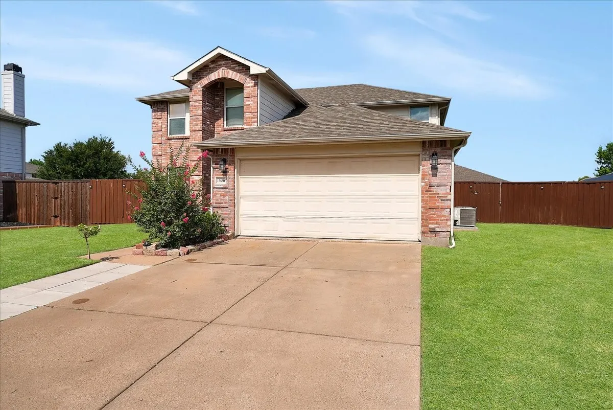 Single Family Residence For Sale in Collin County , 1506 Millbrook Lane, Wylie, Texas 75098, 4 Bedroom, 3 Bathroom, 2 Garage spaces, 2,600 Sqft, built in 2003, mls#21330502, Real Estate Agent in Wylie, Homes For Sale in Collin county, Homes For Sale in Wylie, Realtor in Wylie Texas, Real Estate Brokerage Independent Realty Texas, Luminita Cordes Realtor