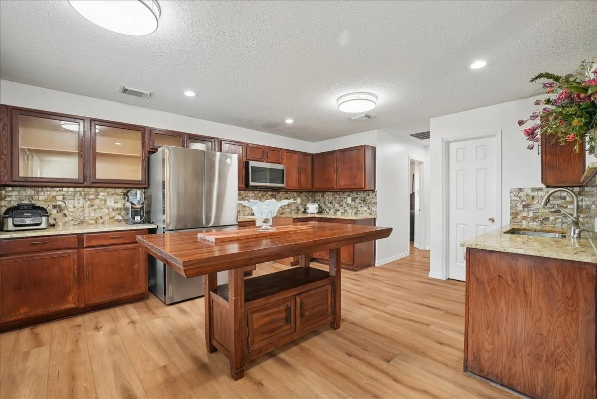 Single Family Residence For Sale in Collin County , 1506 Millbrook Lane, Wylie, Texas 75098, 4 Bedroom, 3 Bathroom, 2 Garage spaces, 2,600 Sqft, built in 2003, mls#21330502, Real Estate Agent in Wylie, Homes For Sale in Collin county, Homes For Sale in Wylie, Realtor in Wylie Texas, Real Estate Brokerage Independent Realty Texas, Luminita Cordes Realtor
