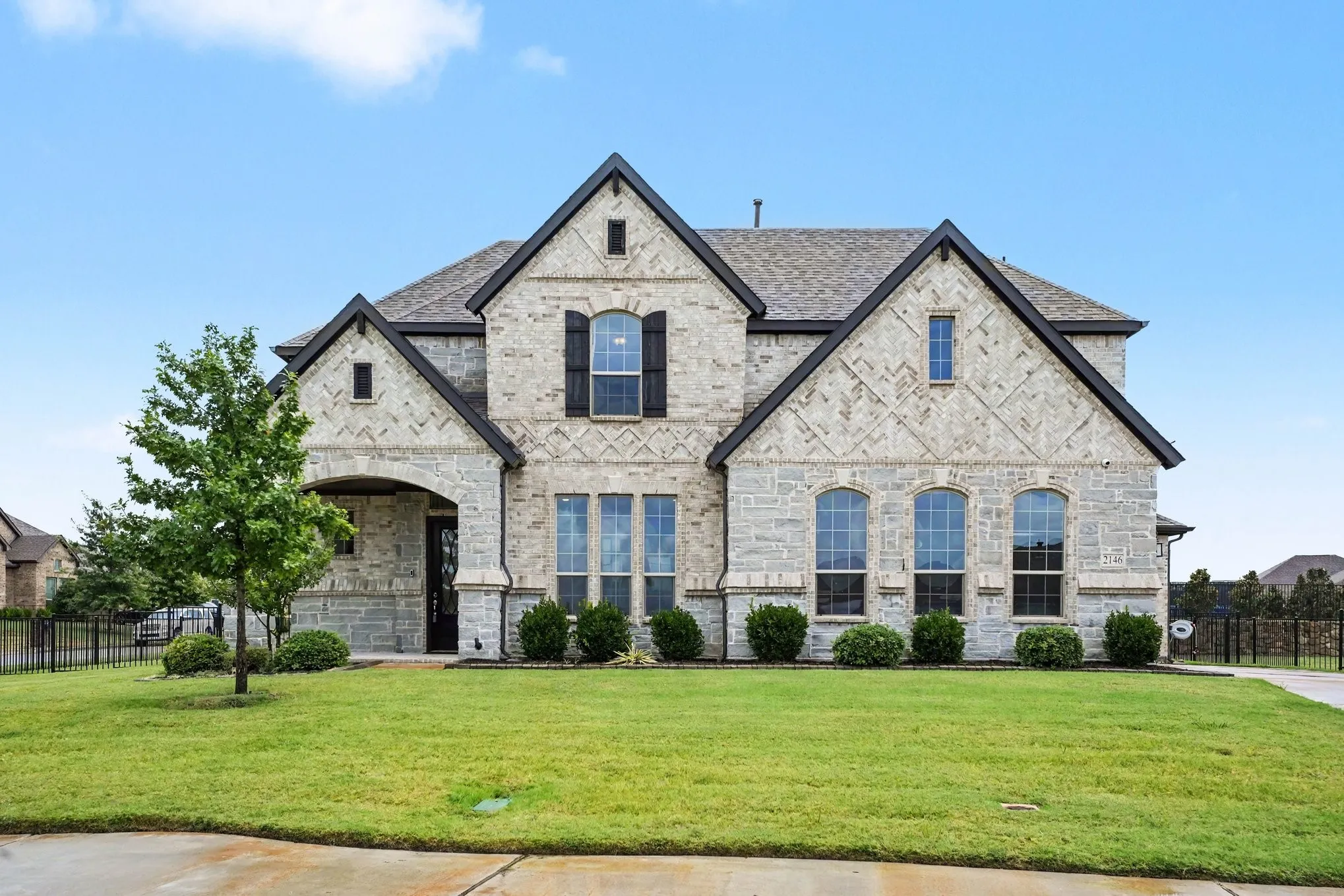 Single Family Residence For Sale in Rockwall County , 2146 Zurek Lane, Heath, Texas 75126, 4 Bedroom, 4 Bathroom, 3 Garage spaces, 3,575 Sqft, built in 2021, mls#21329933, Real Estate Agent in Heath, Homes For Sale in Rockwall county, Homes For Sale in Heath, Realtor in Heath Texas, Real Estate Brokerage Independent Realty Texas, Luminita Cordes Realtor
