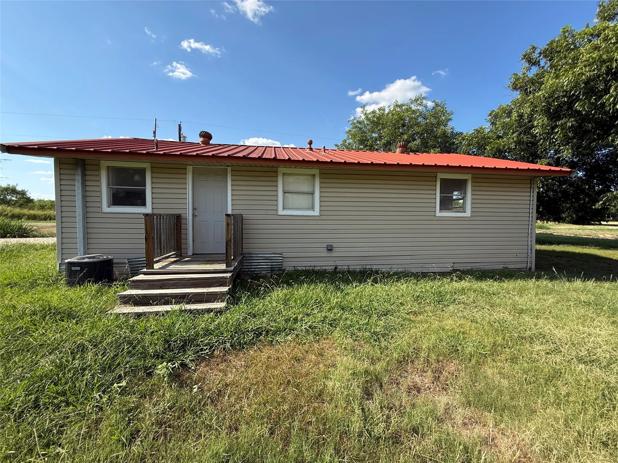 Single Family Residence For Sale in Palo Pinto County , 902 Grimes Road, Mineral Wells, Texas 76067, 3 Bedroom, 1 Bathroom, Garage spaces, 912 Sqft, built in 1970, mls#21331375, Real Estate Agent in Mineral Wells, Homes For Sale in Palo Pinto county, Homes For Sale in Mineral Wells, Realtor in Mineral Wells Texas, Real Estate Brokerage Independent Realty Texas, Luminita Cordes Realtor