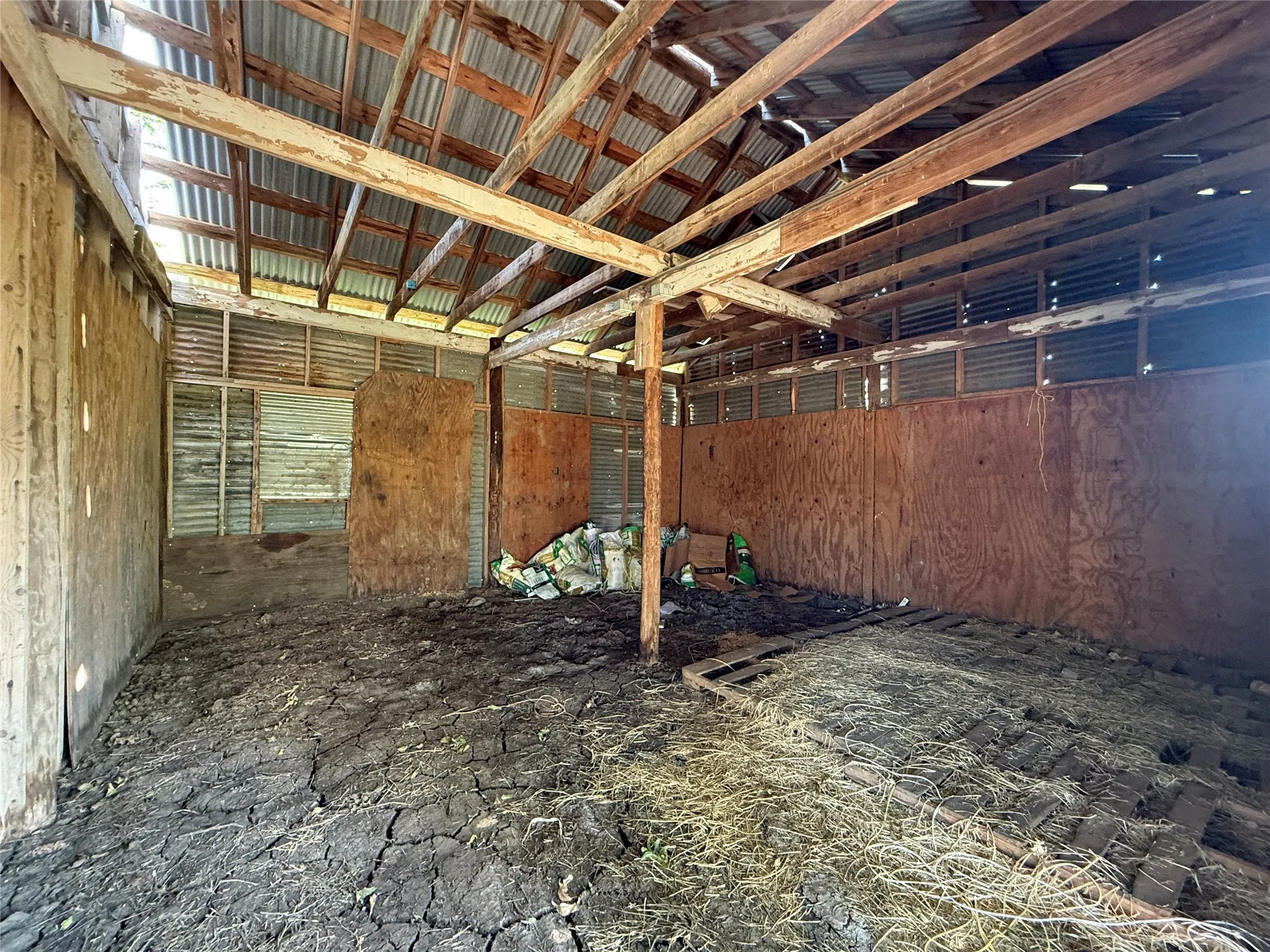 Single Family Residence For Sale in Palo Pinto County , 902 Grimes Road, Mineral Wells, Texas 76067, 3 Bedroom, 1 Bathroom, Garage spaces, 912 Sqft, built in 1970, mls#21331375, Real Estate Agent in Mineral Wells, Homes For Sale in Palo Pinto county, Homes For Sale in Mineral Wells, Realtor in Mineral Wells Texas, Real Estate Brokerage Independent Realty Texas, Luminita Cordes Realtor